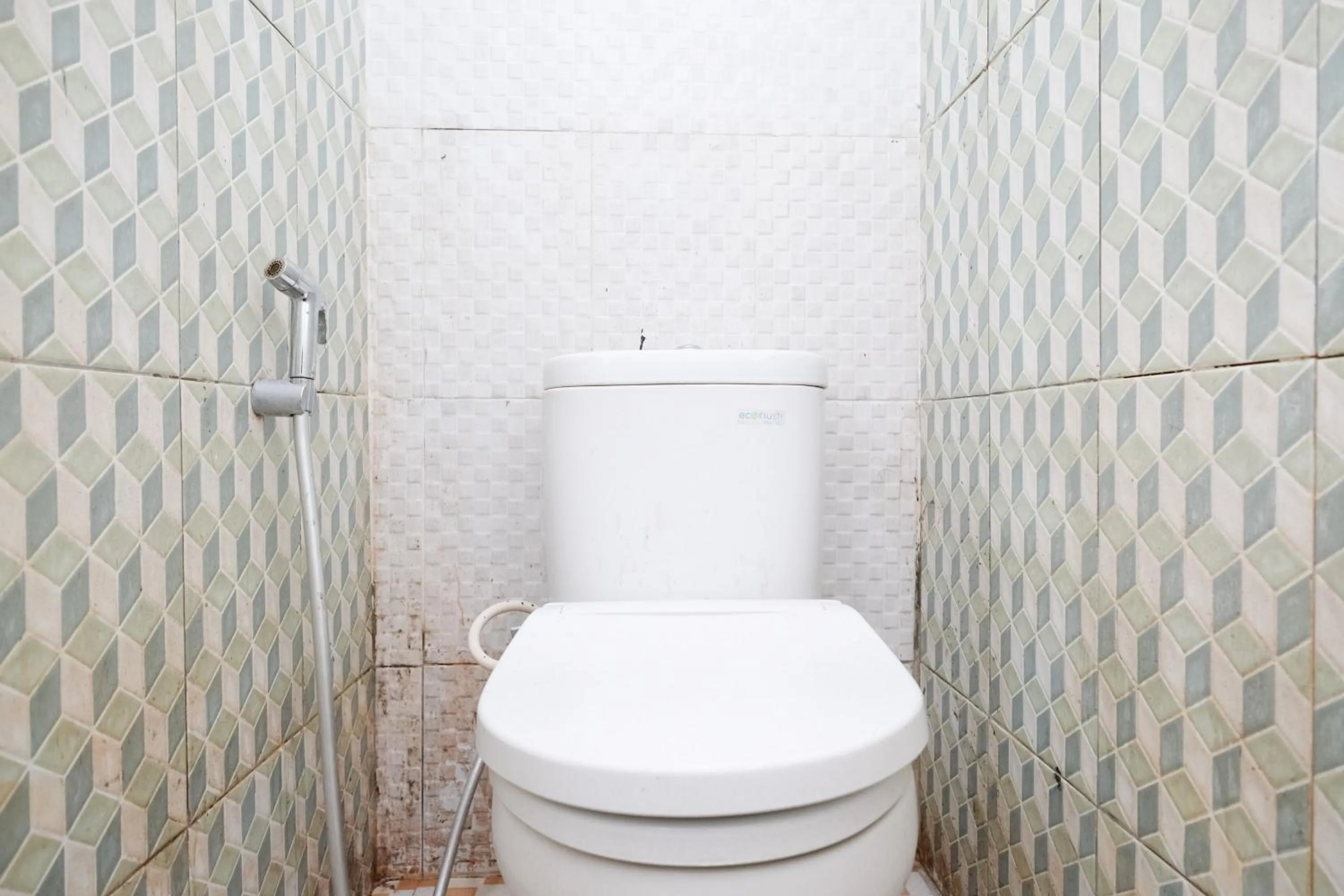 Bathroom in RedDoorz near Sunrise Mall Mojokerto