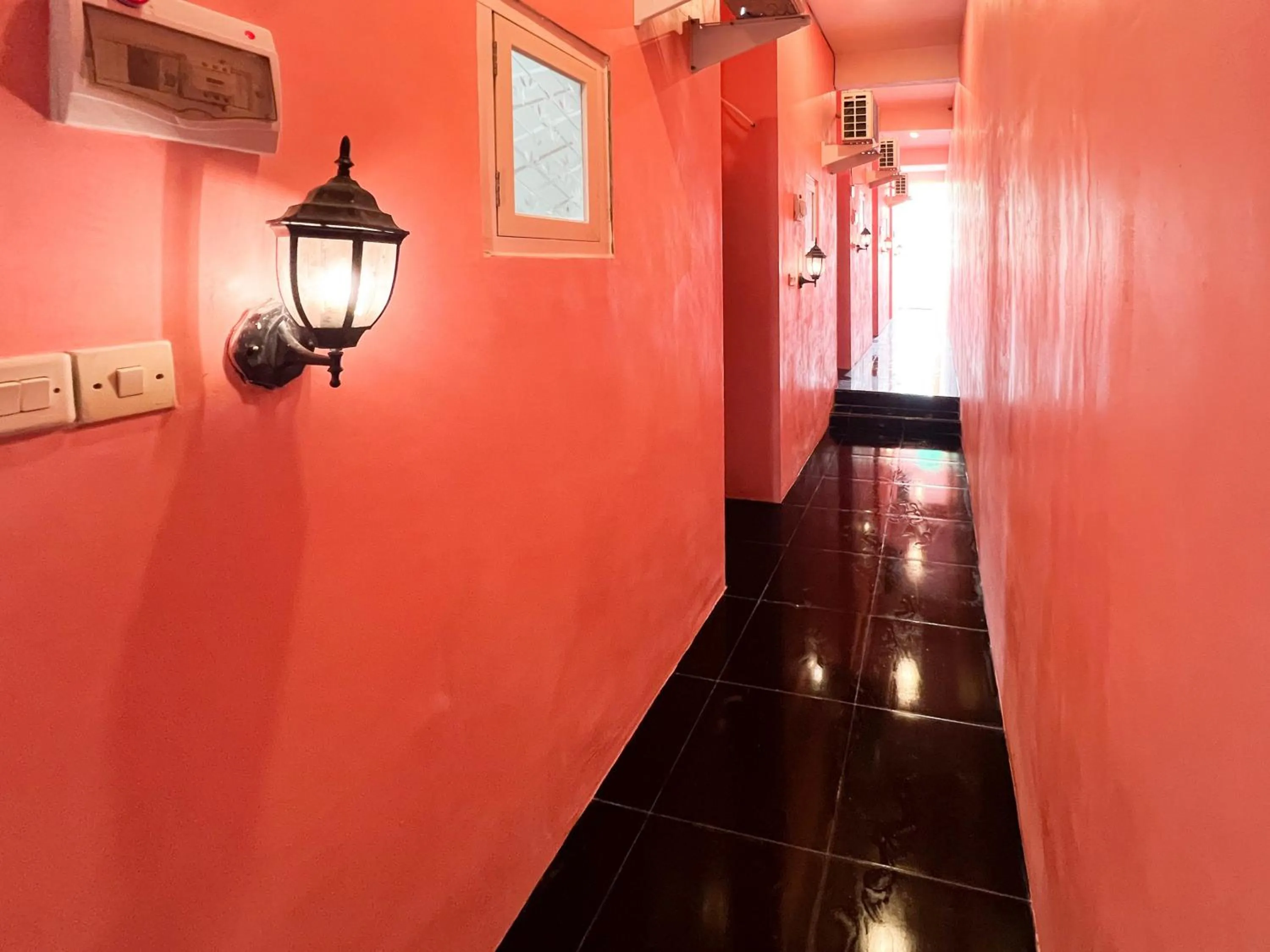 Property building in RedDoorz near Sunrise Mall Mojokerto