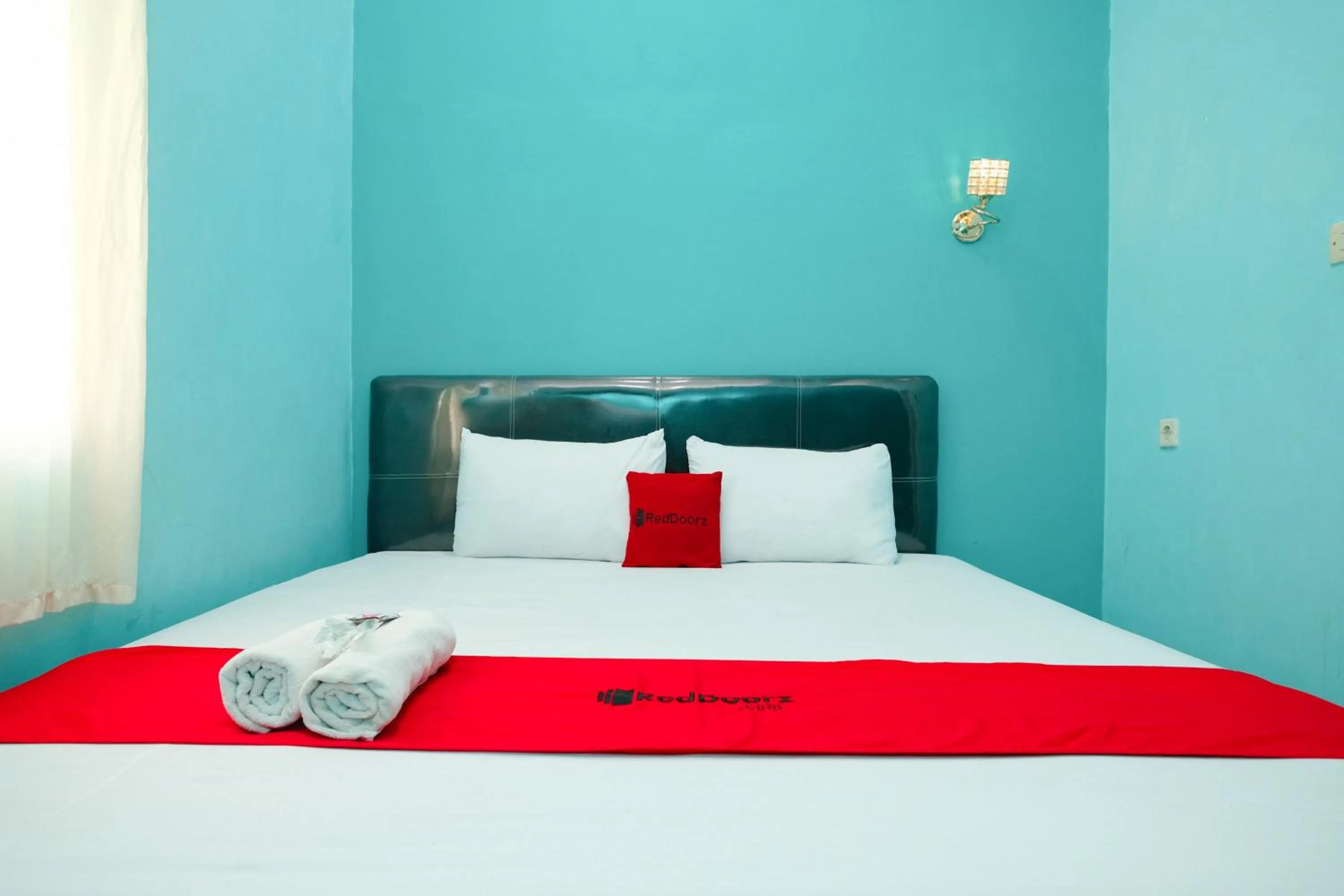 Bedroom, Bed in RedDoorz near Sunrise Mall Mojokerto