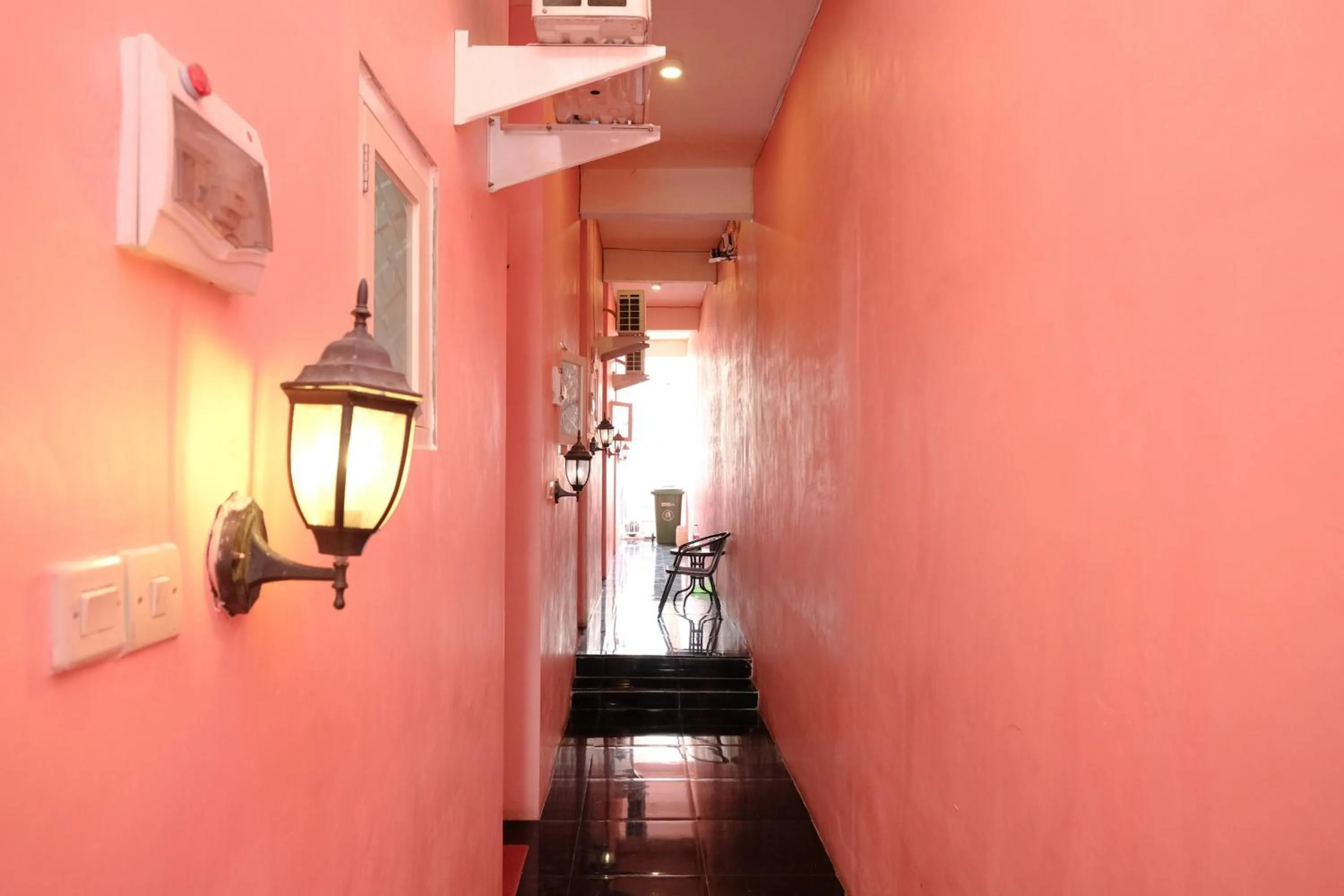 Property building in RedDoorz near Sunrise Mall Mojokerto