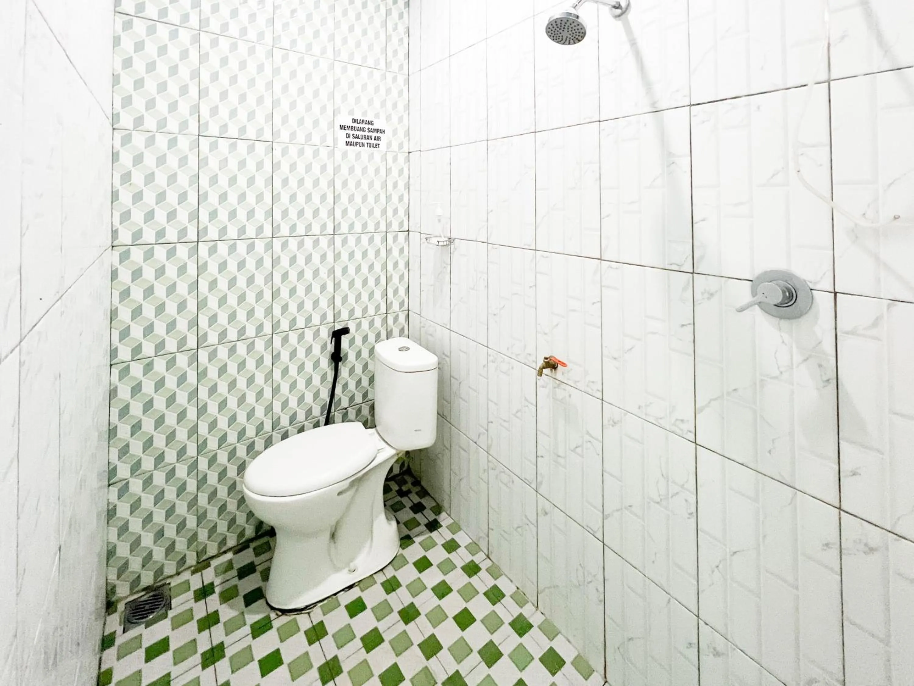 Bathroom in RedDoorz near Sunrise Mall Mojokerto