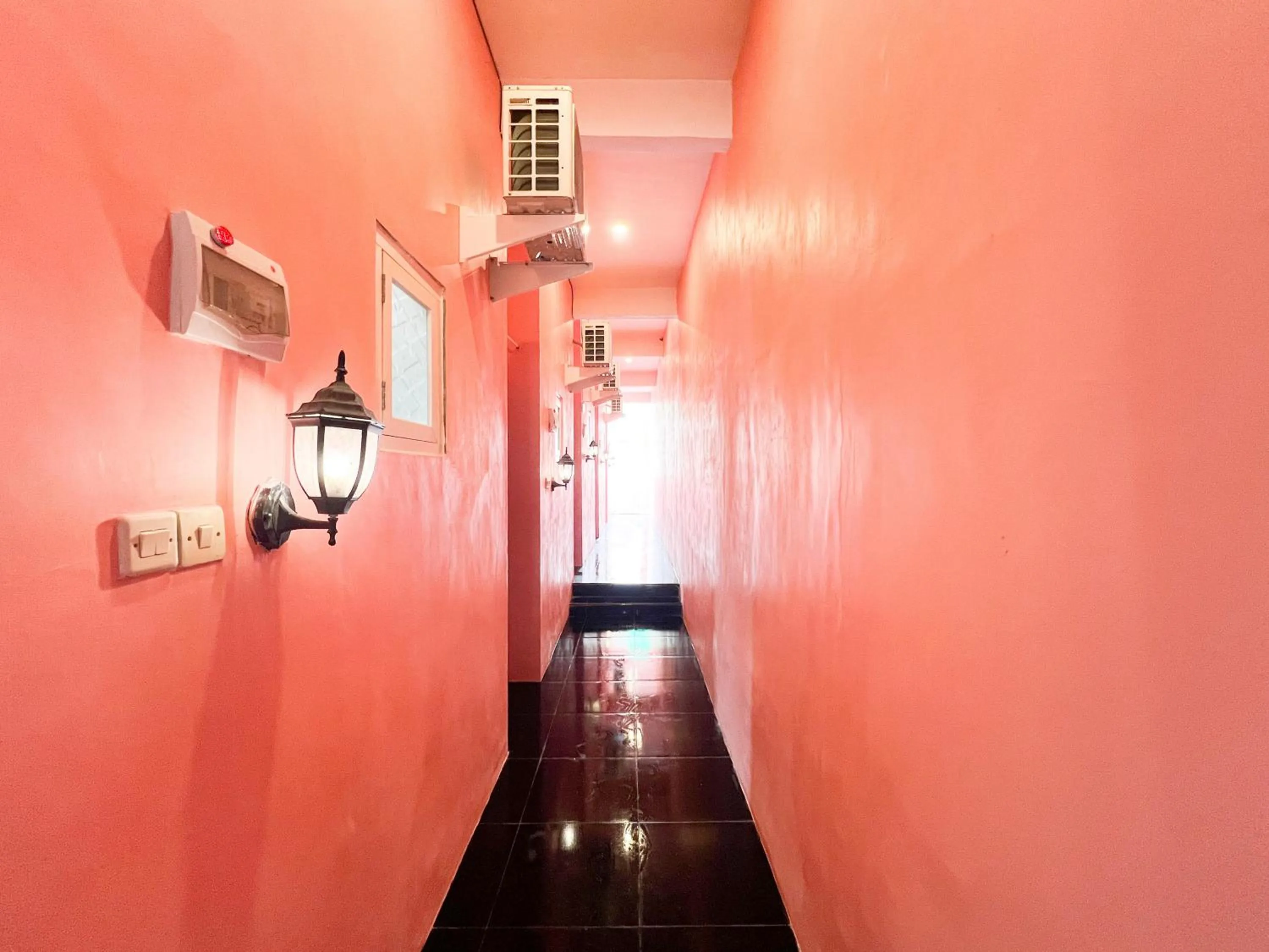 Property building in RedDoorz near Sunrise Mall Mojokerto