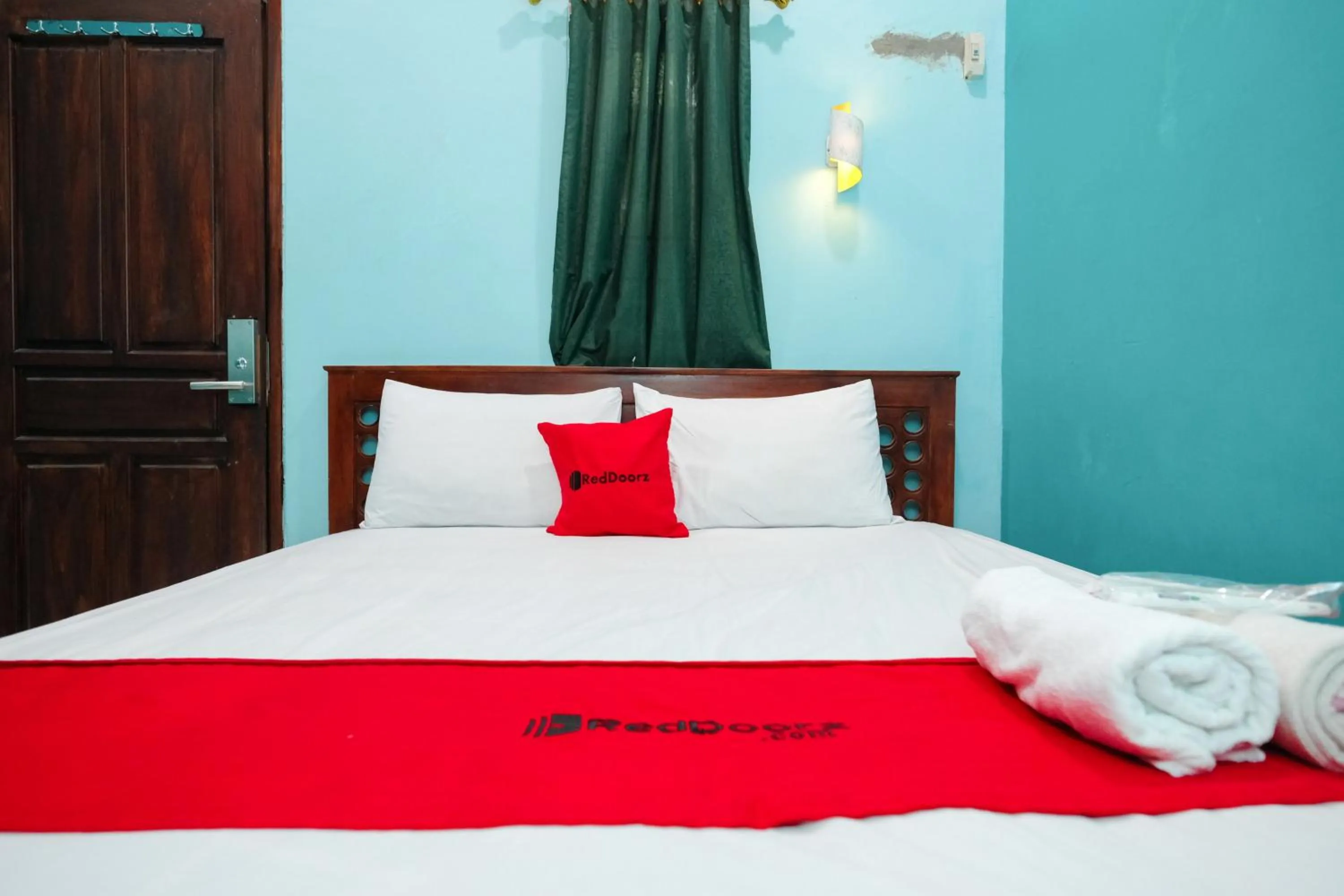 Bedroom, Bed in RedDoorz near Sunrise Mall Mojokerto