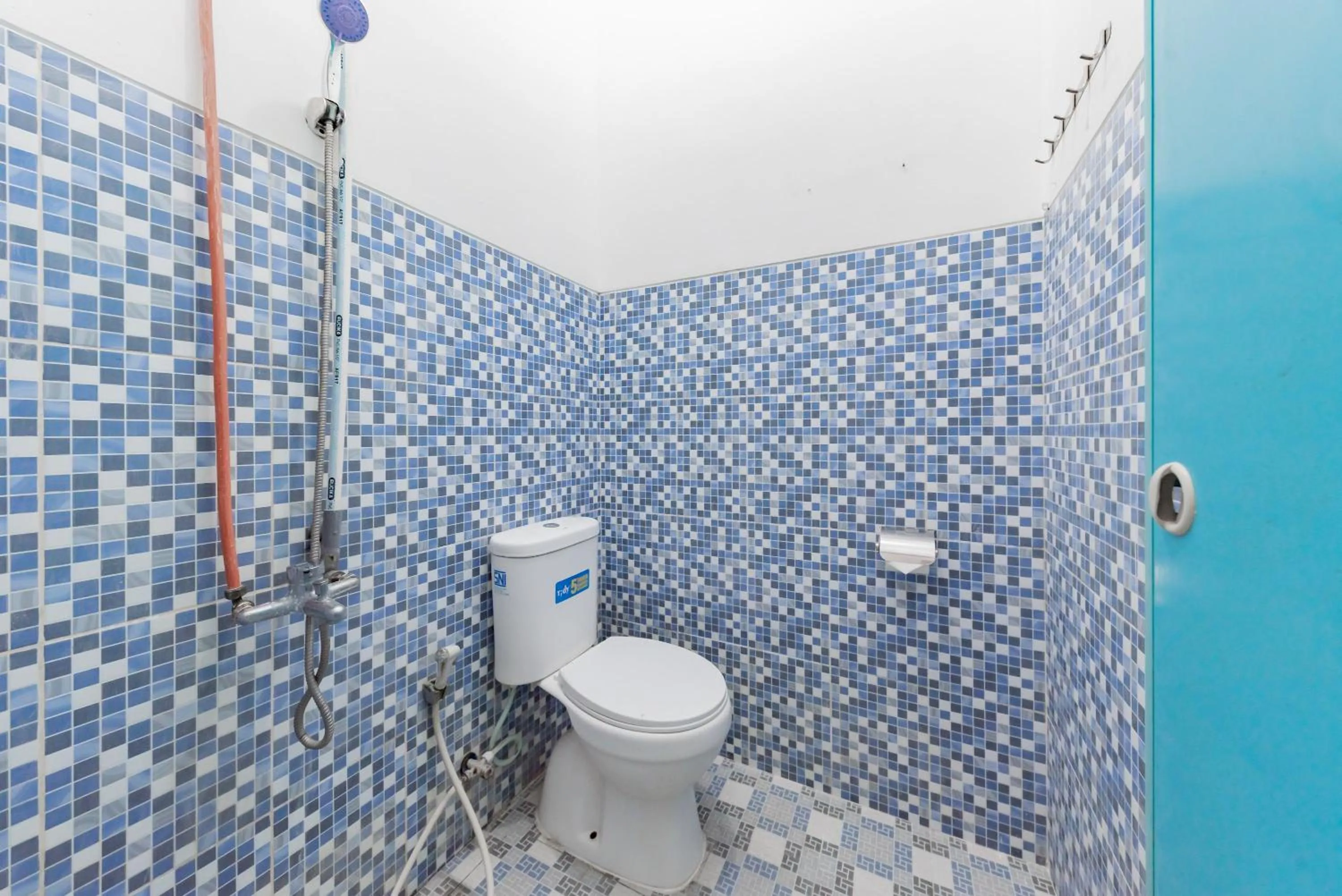 Bathroom in Urbanview Hotel Sabar Residence CSB Mall