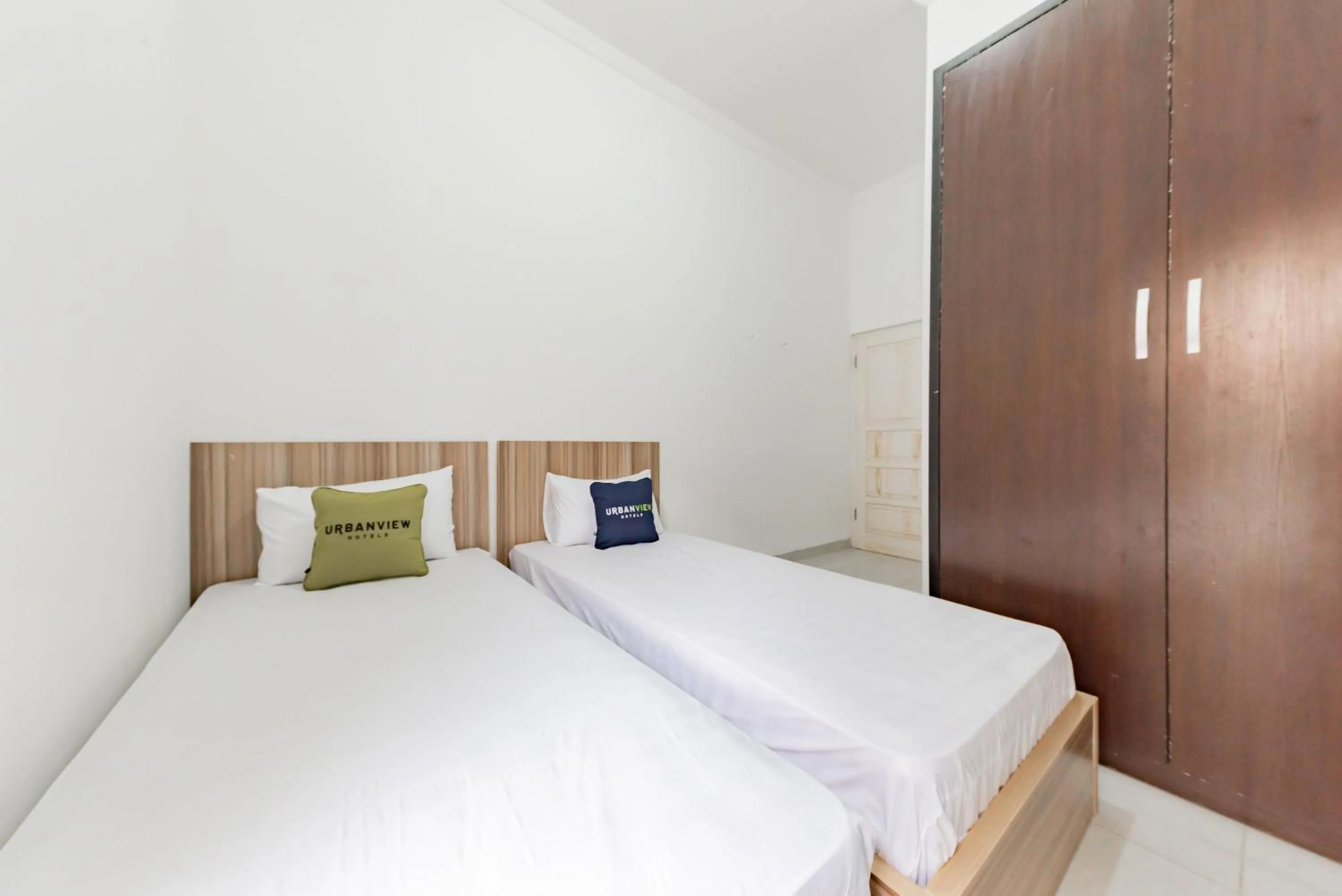 Bedroom, Bed in Urbanview Hotel Sabar Residence CSB Mall