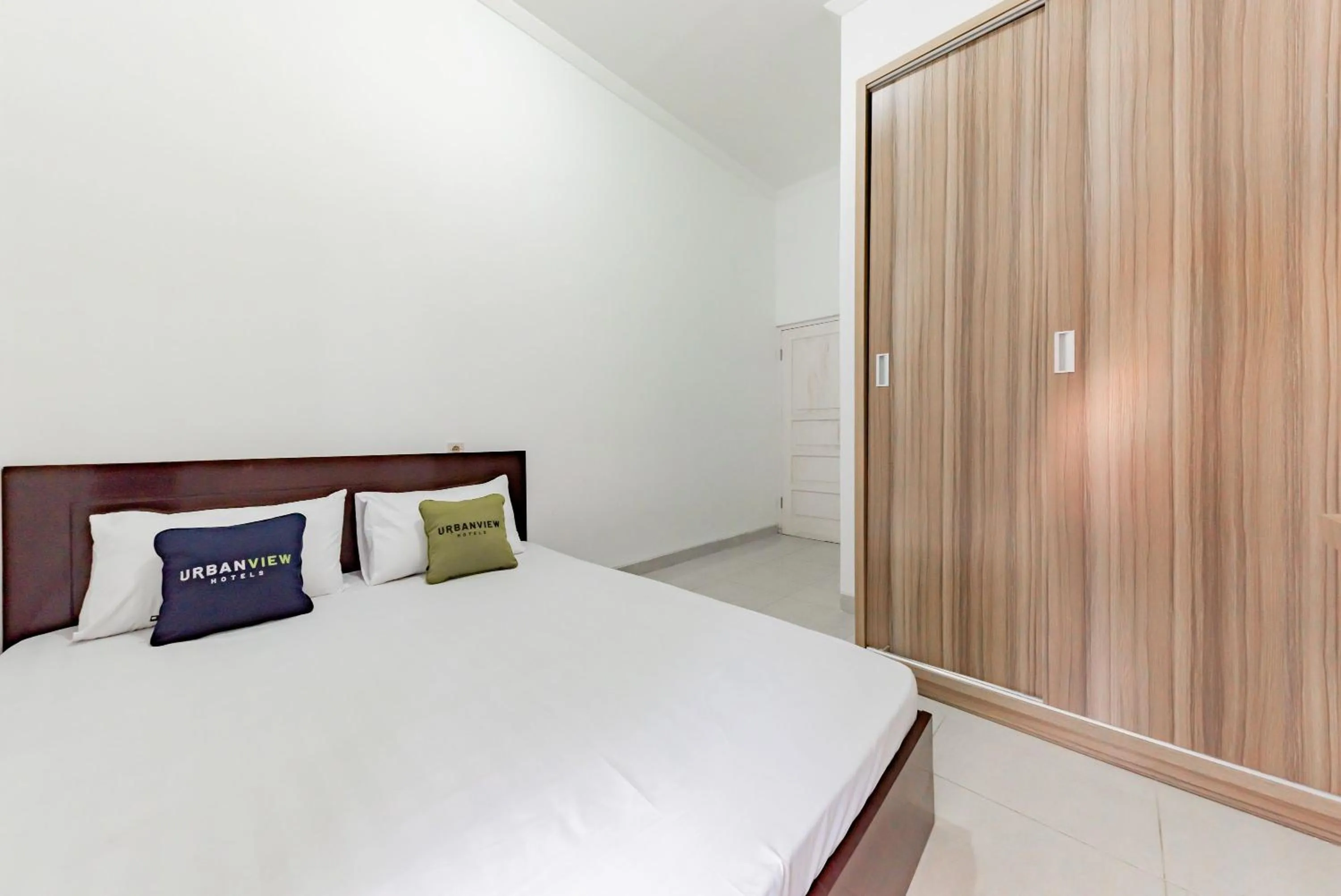 Bedroom, Bed in Urbanview Hotel Sabar Residence CSB Mall