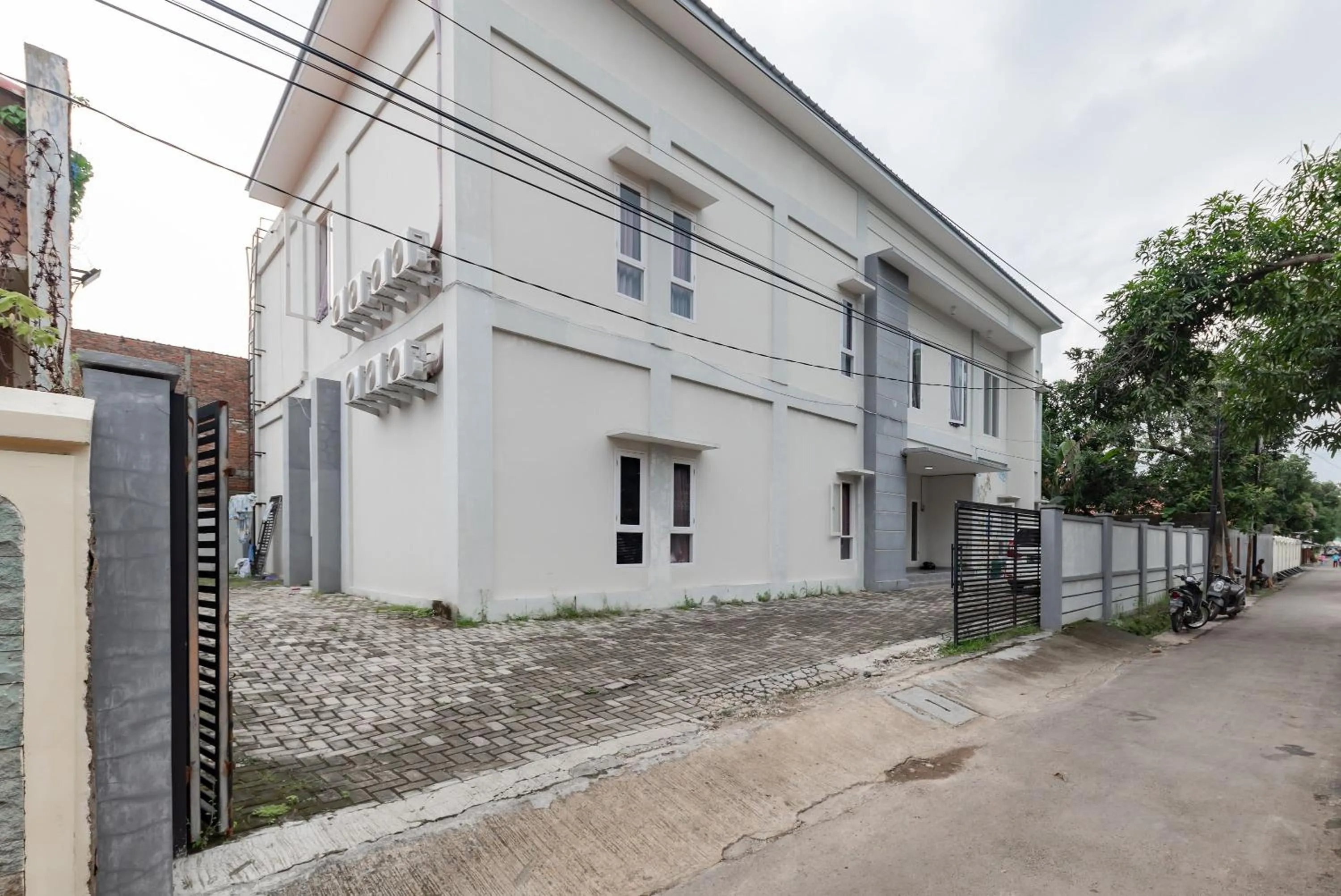 Property building in Urbanview Hotel Sabar Residence CSB Mall