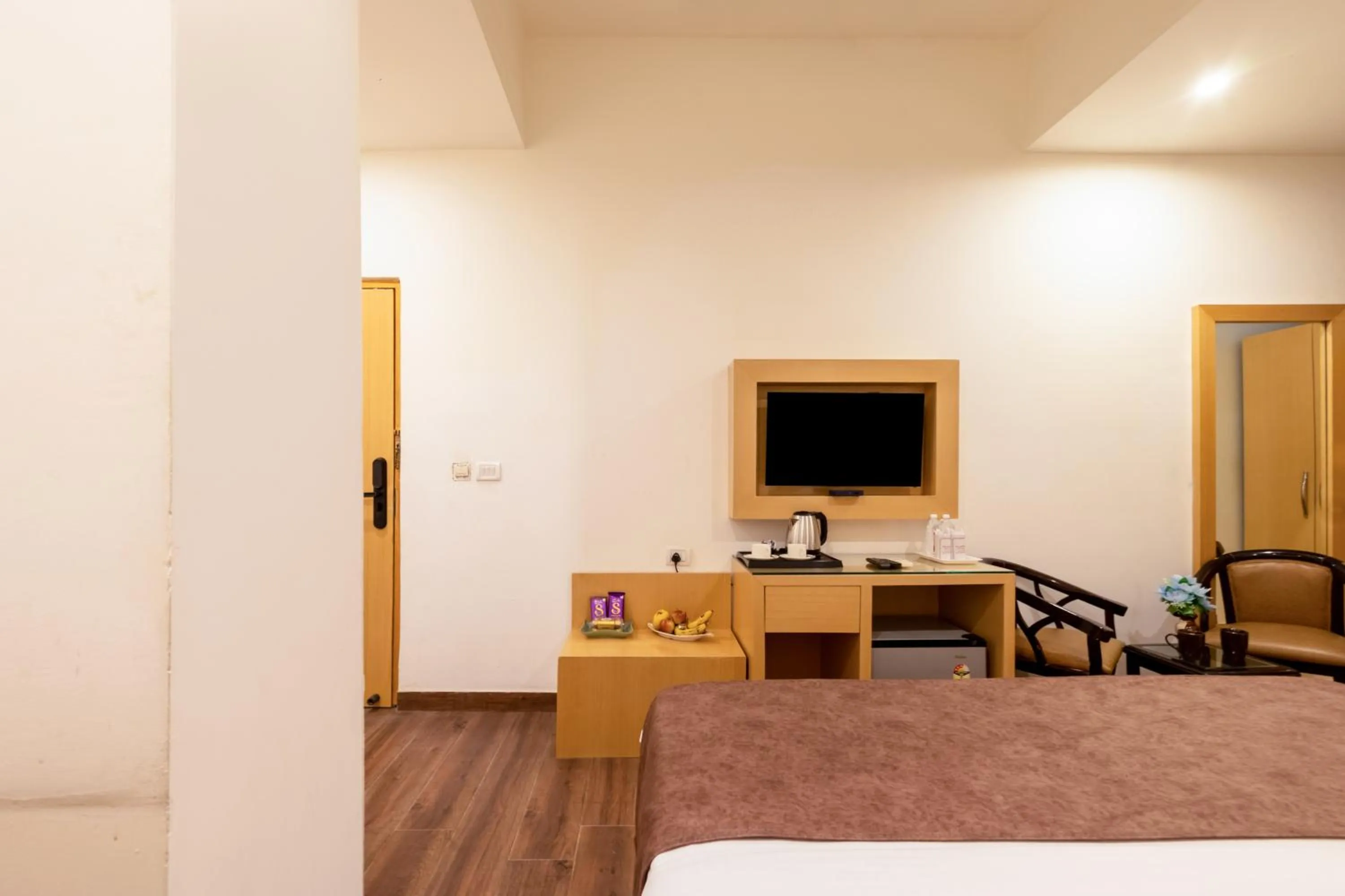 Bed in Hotel Tashree Near T3 - Free Airport Drop