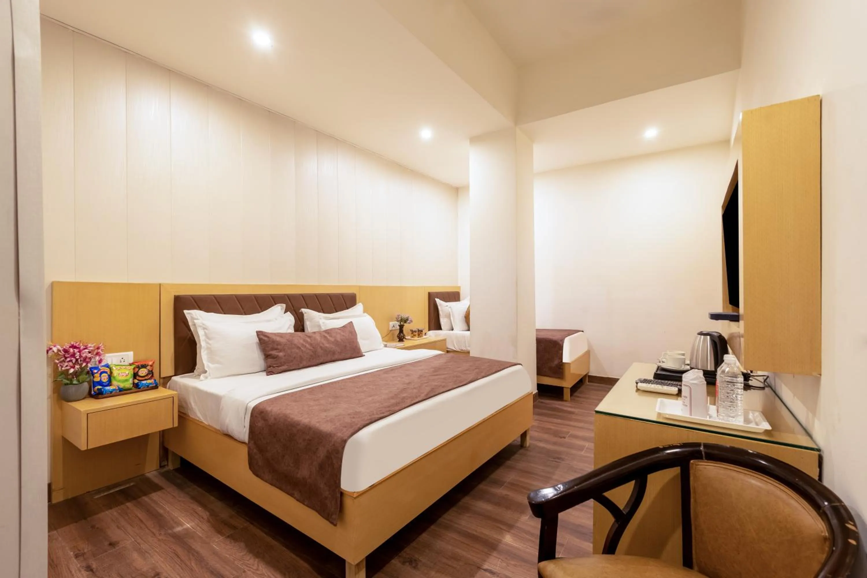 Bed in Hotel Tashree Near T3 - Free Airport Drop