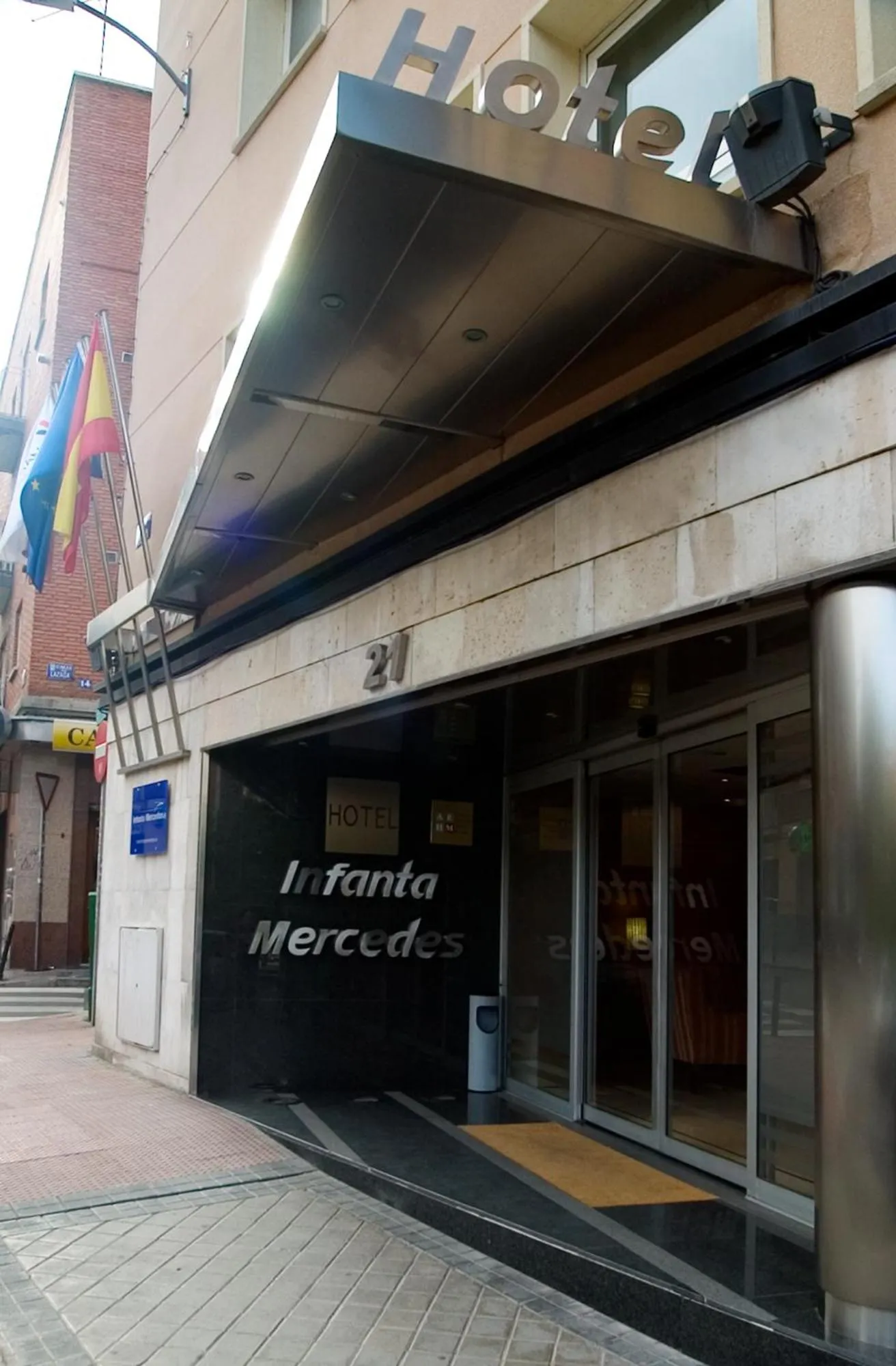 Facade/entrance in Infanta Mercedes