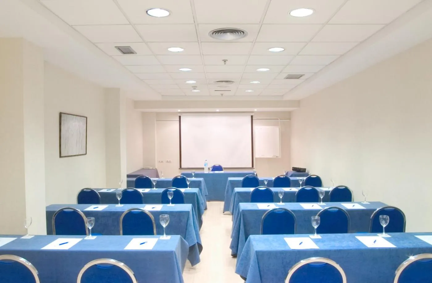 Business facilities in Infanta Mercedes