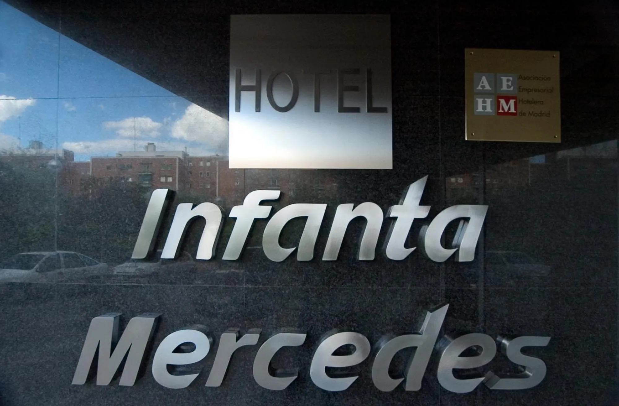 Facade/entrance in Infanta Mercedes