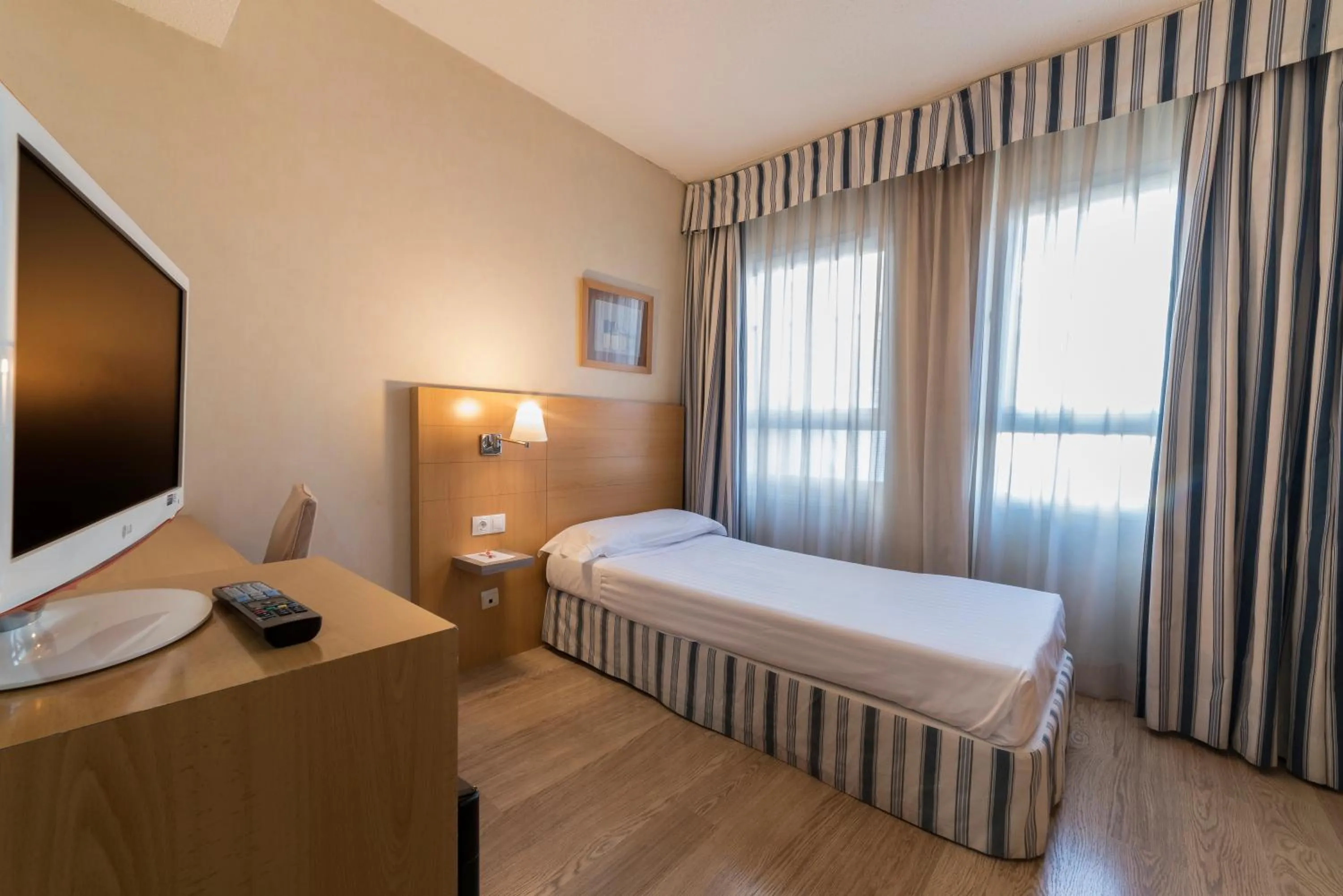 Photo of the whole room, Bed in Infanta Mercedes