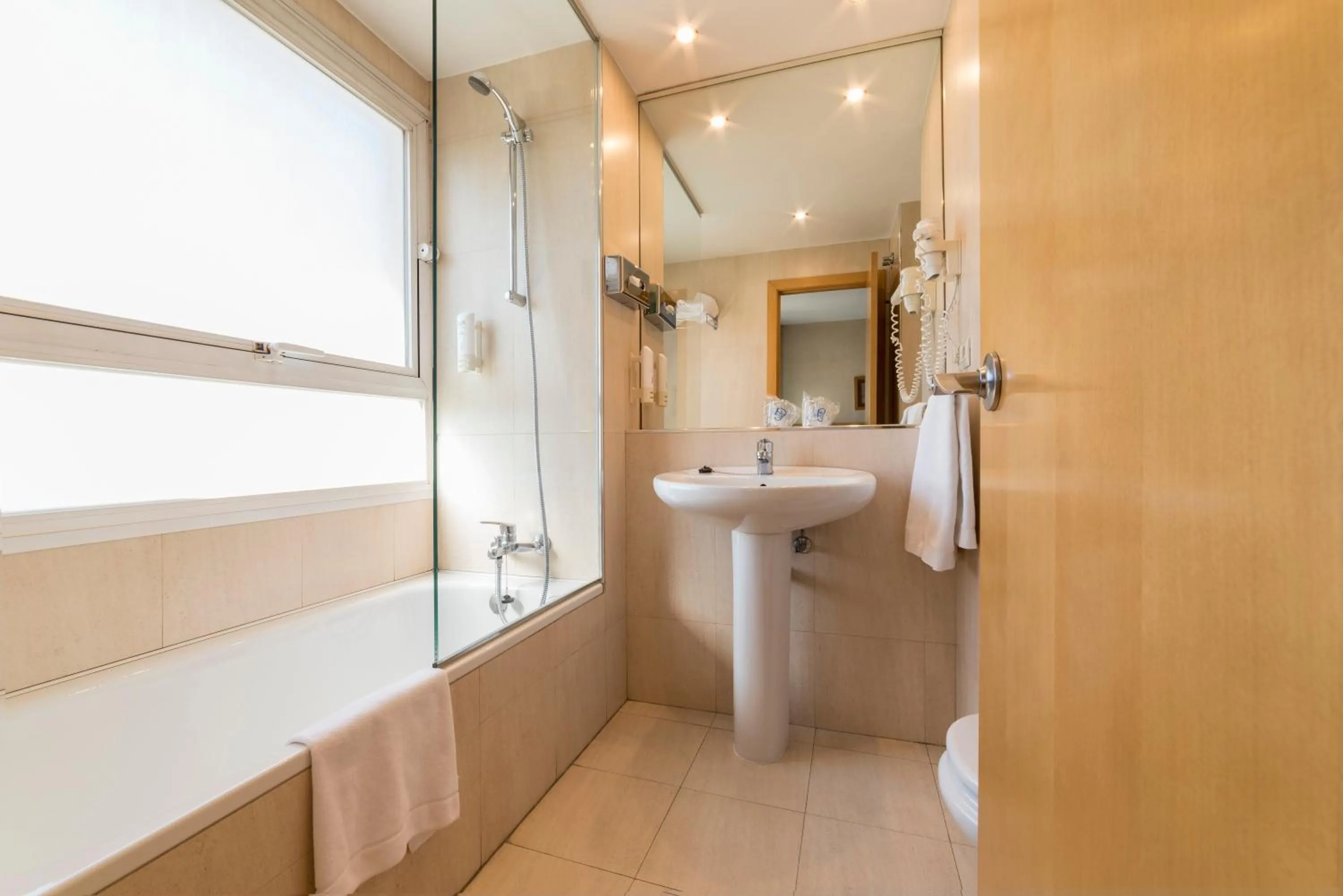 Photo of the whole room in Infanta Mercedes