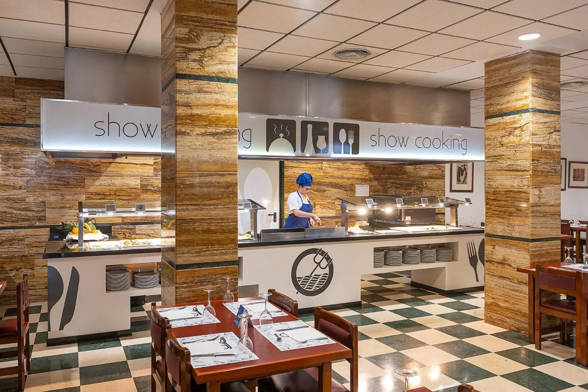 Restaurant/places to eat in Poseidon Resort