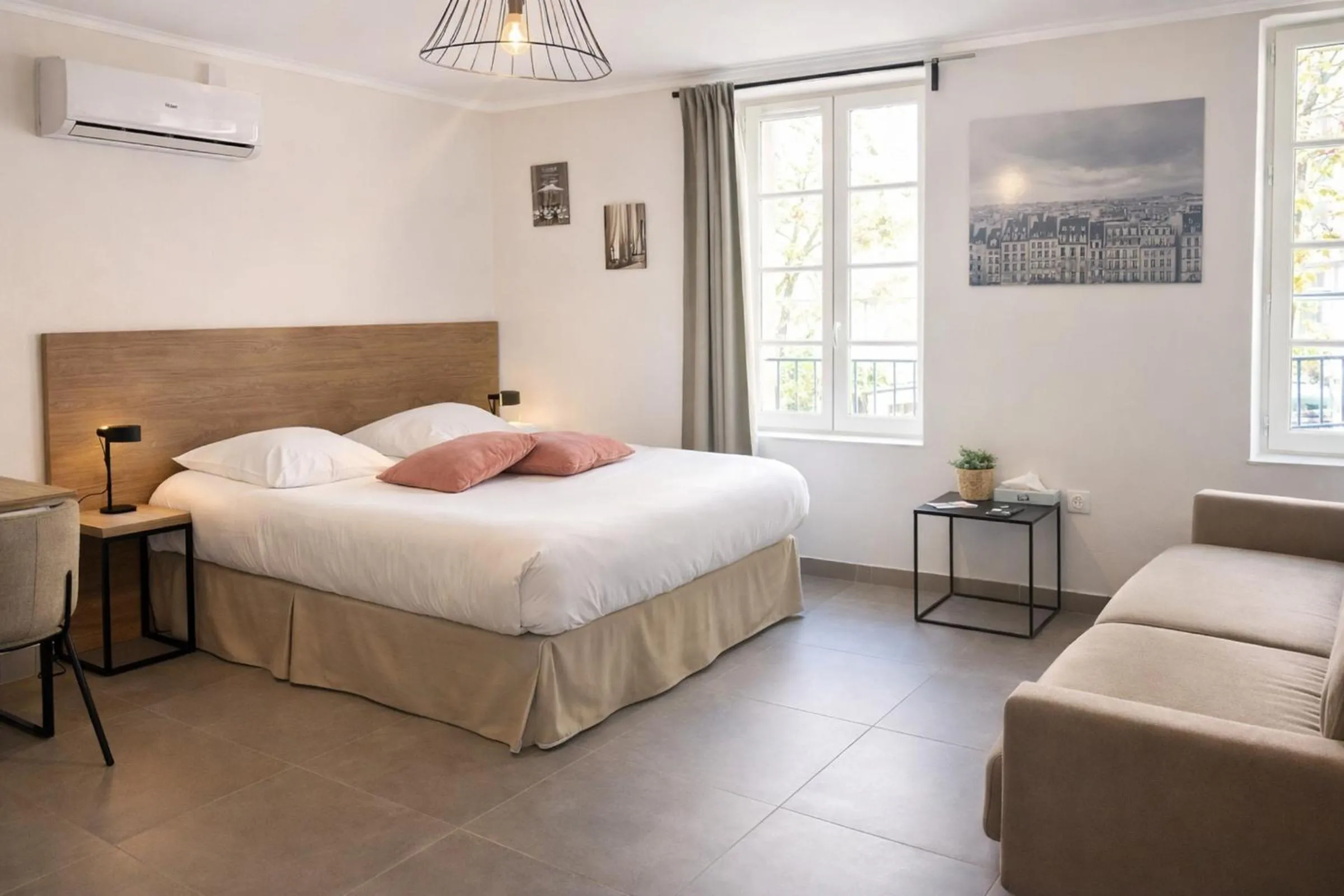 Bedroom, Bed in SOUS LES PLATANES