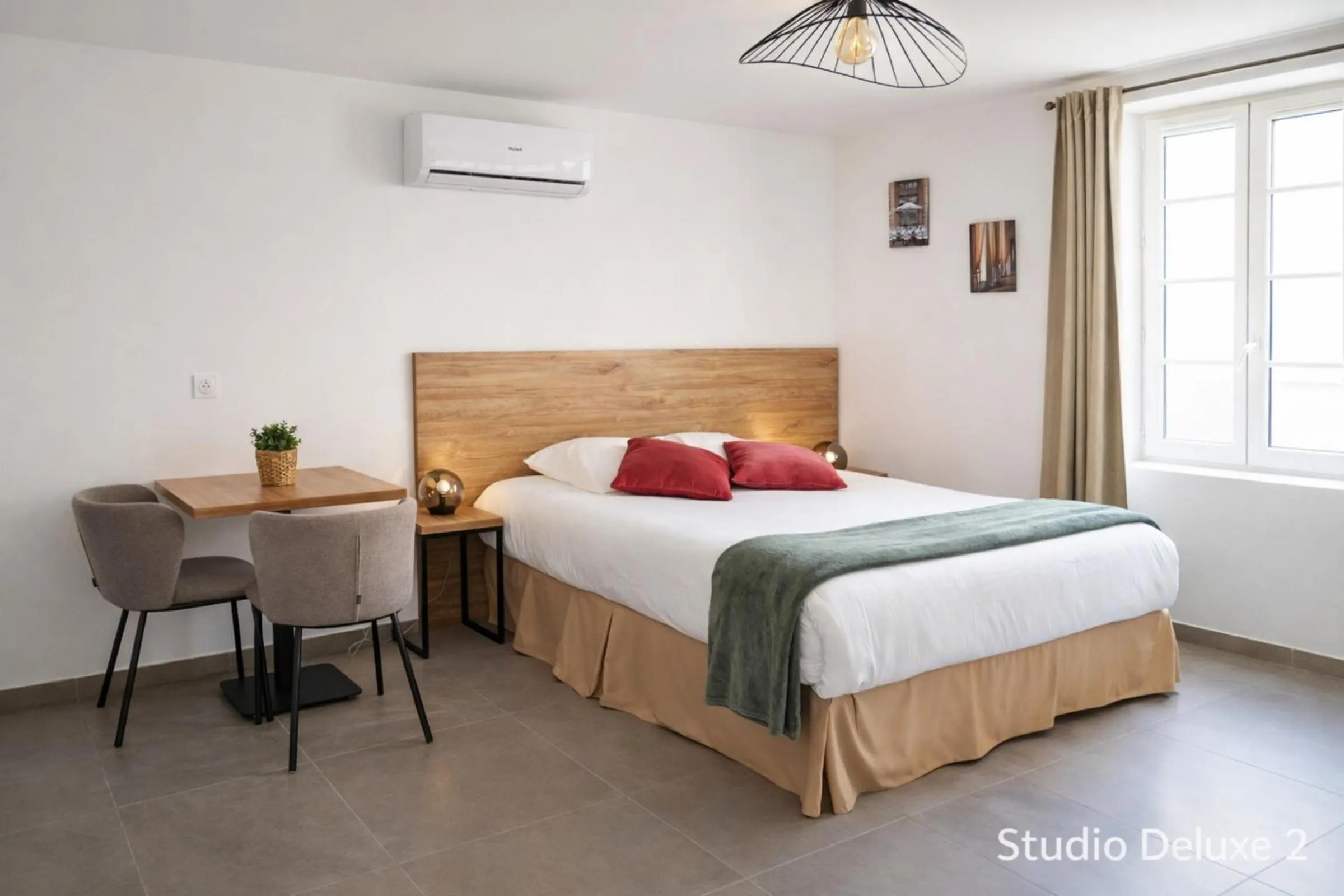 Bedroom, Bed in SOUS LES PLATANES