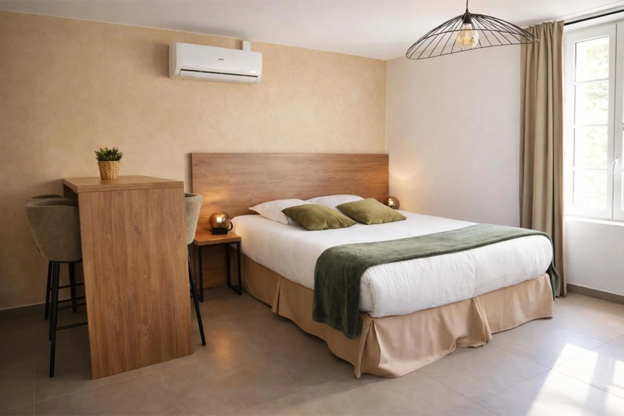 Bedroom, Bed in SOUS LES PLATANES