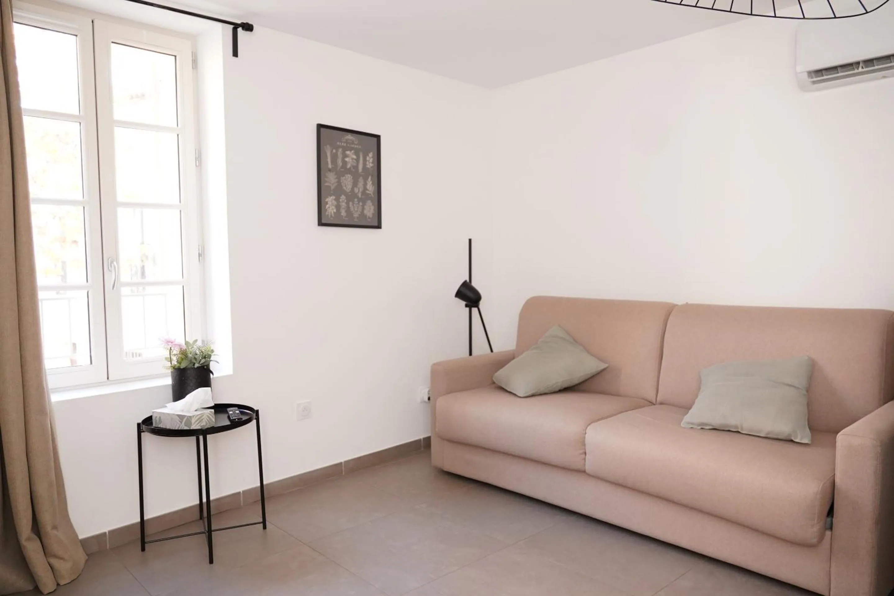 Bedroom in SOUS LES PLATANES