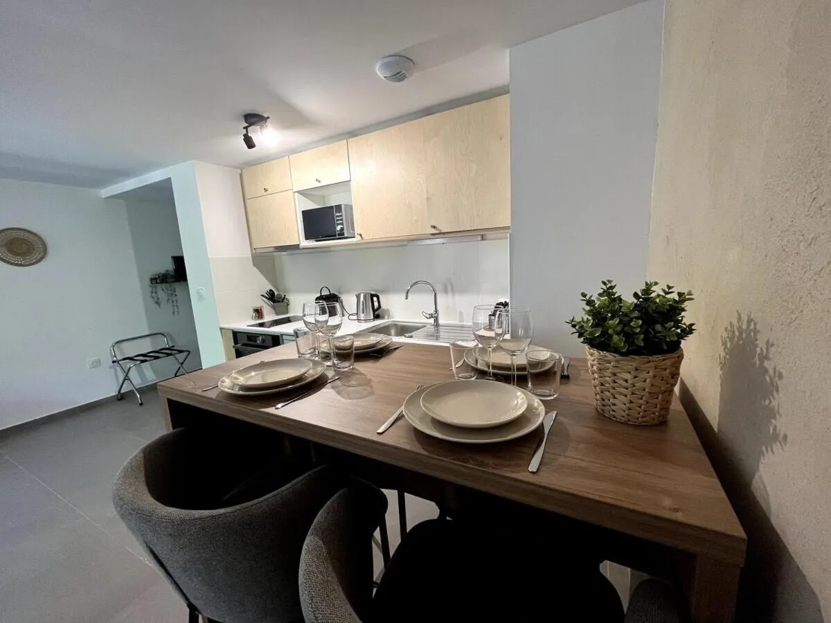 Kitchen or kitchenette in SOUS LES PLATANES