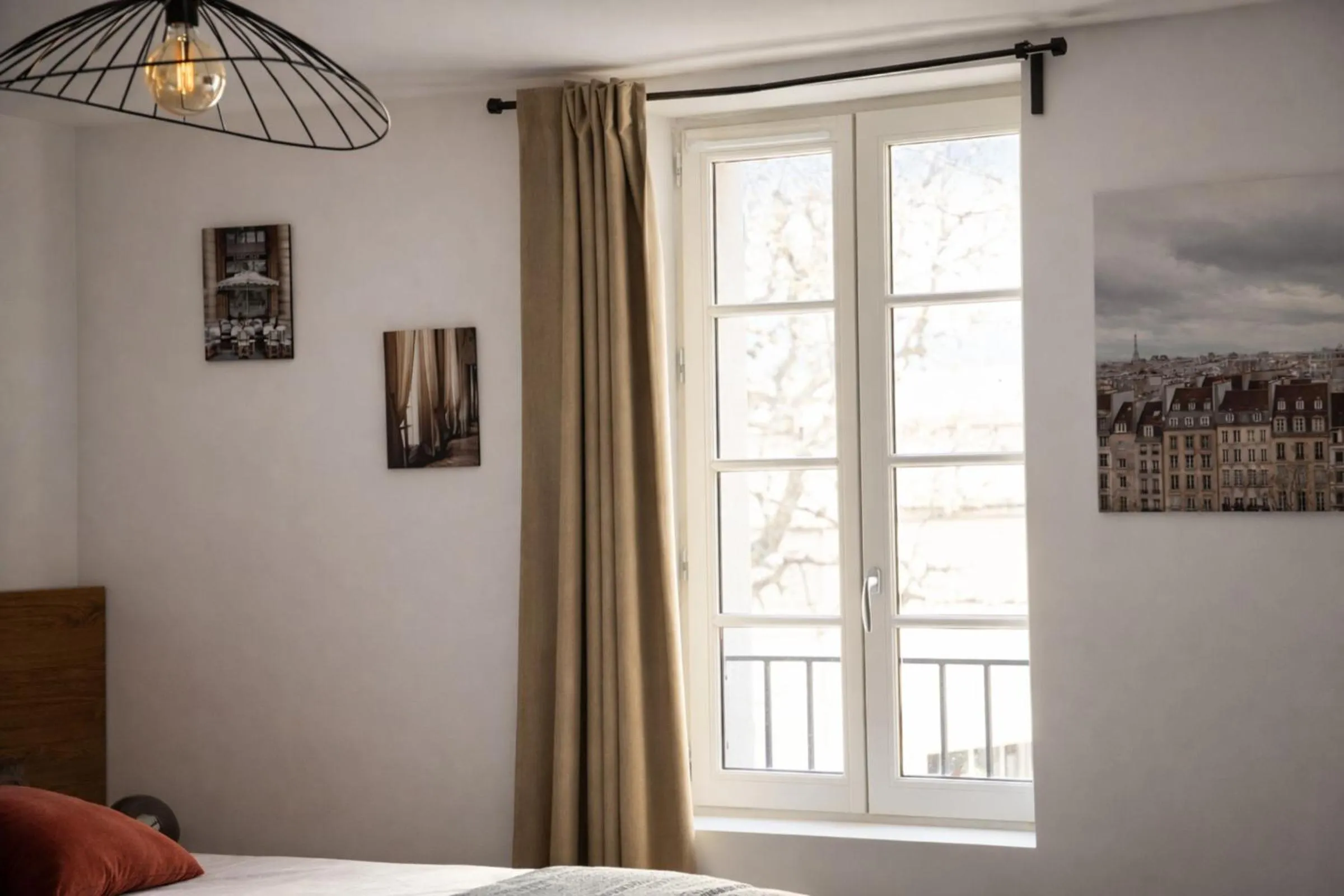 Bedroom, Bed in SOUS LES PLATANES