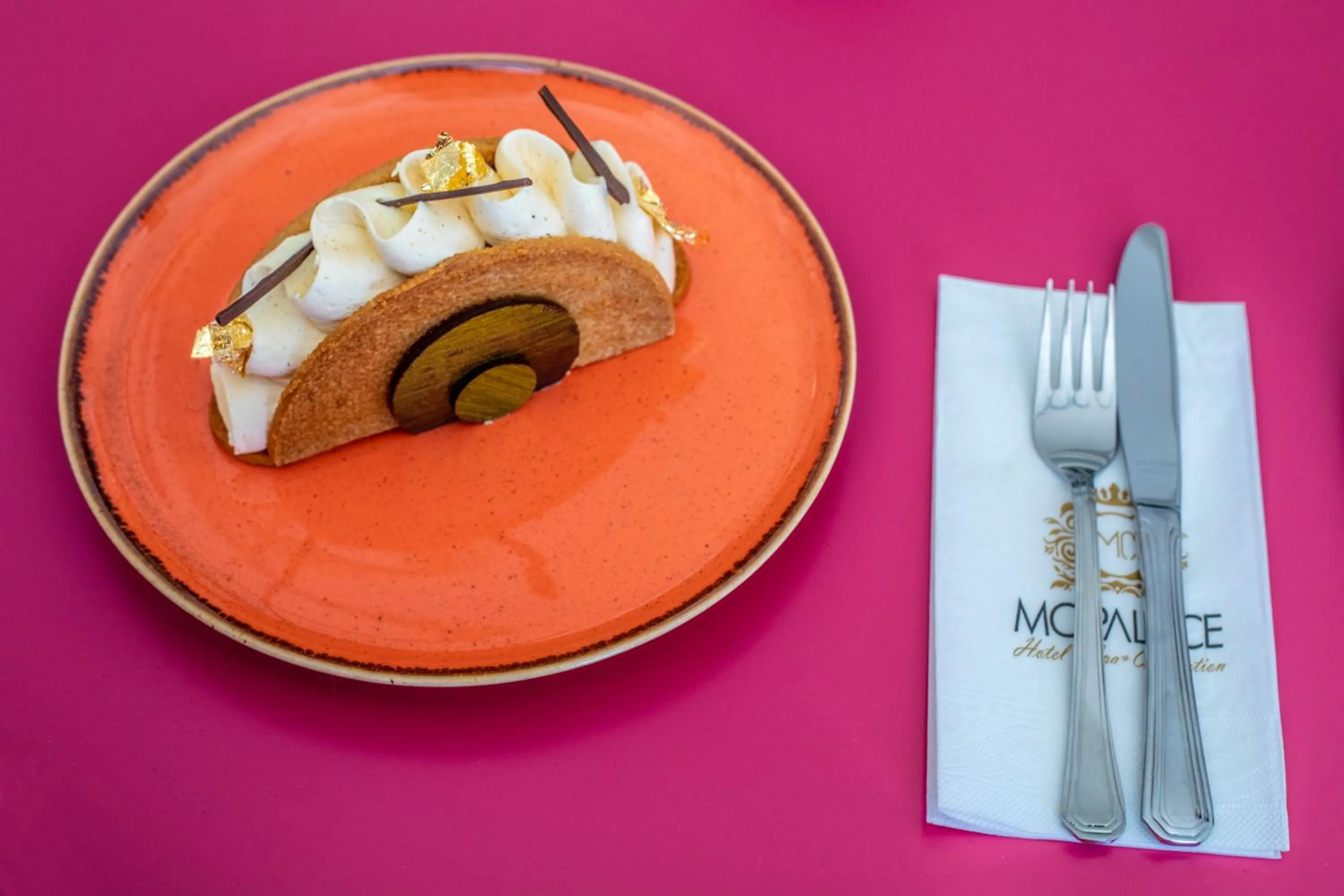 Restaurant/places to eat in Mc Palace Hotel Spa & Convention