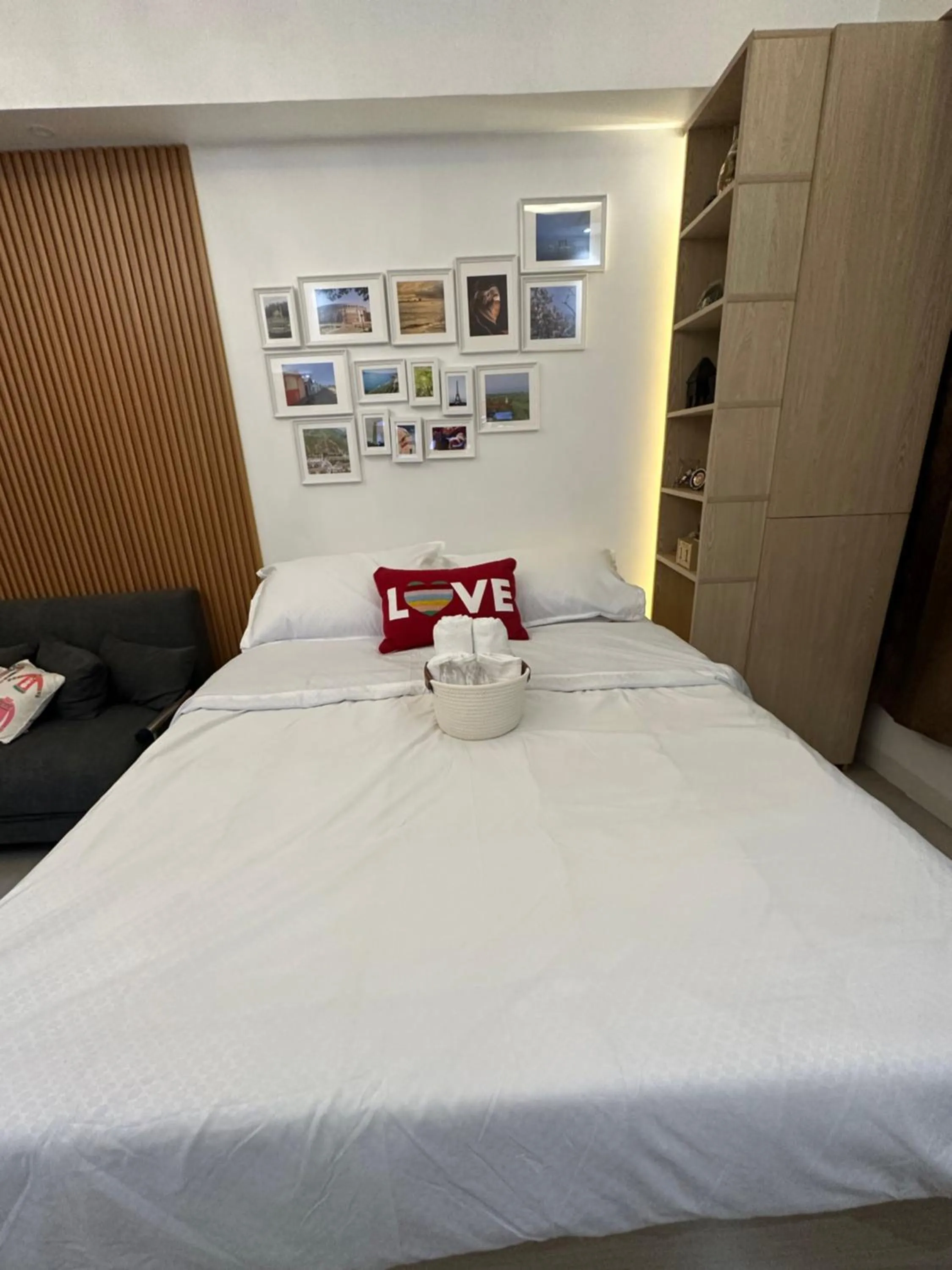 Bed in Homey Condo by the Bay