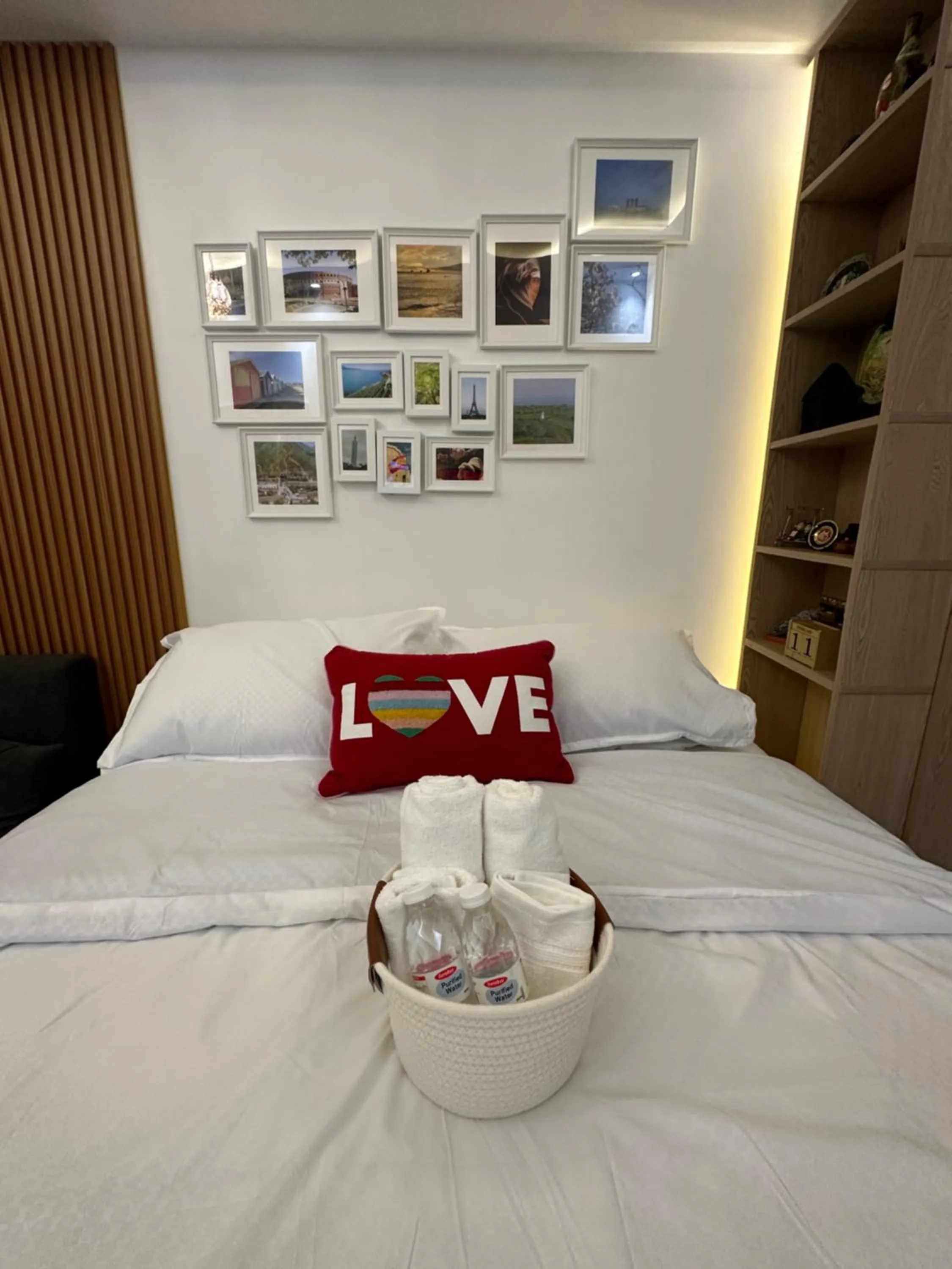 Bed in Homey Condo by the Bay