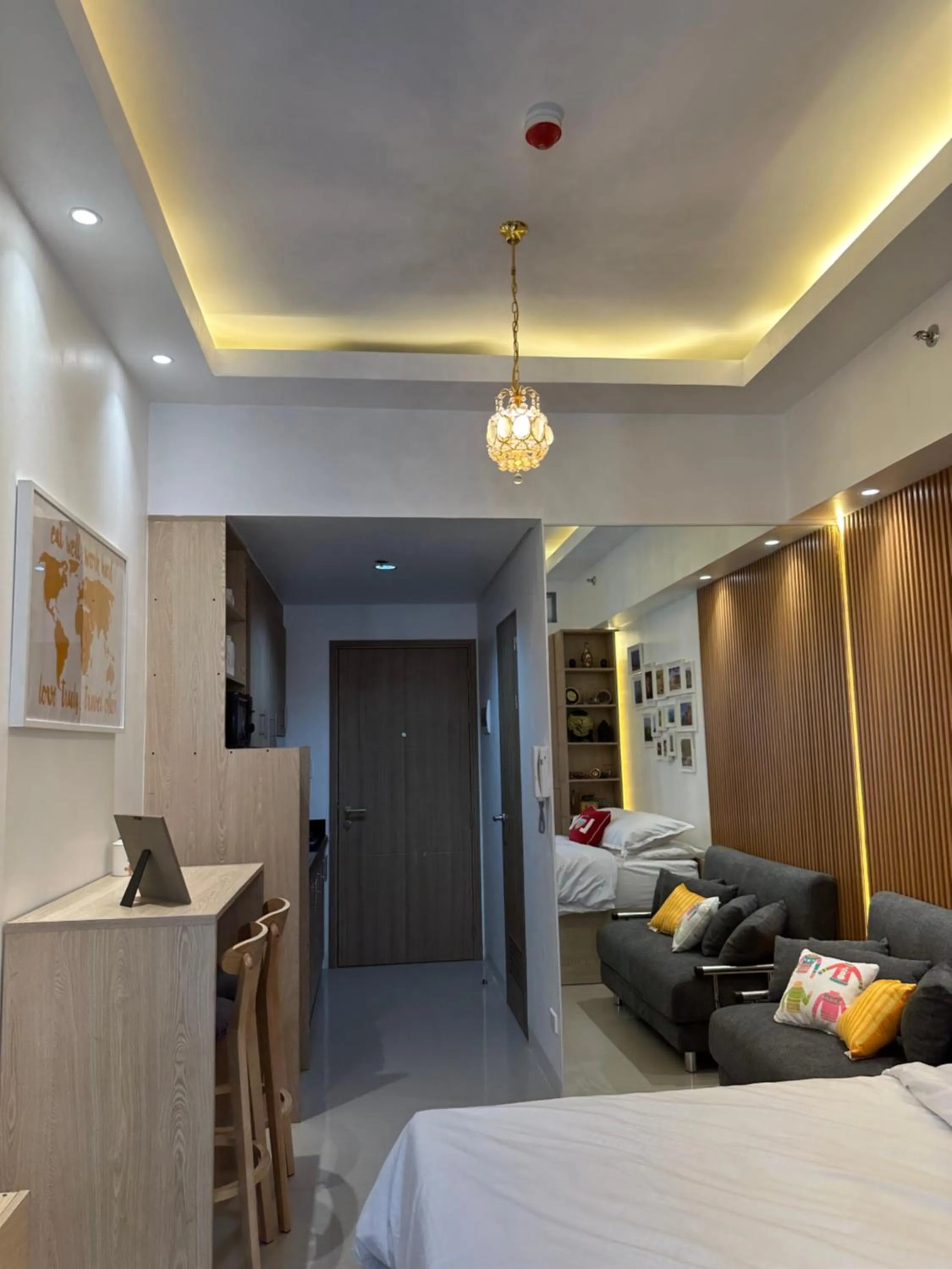 Bed in Homey Condo by the Bay