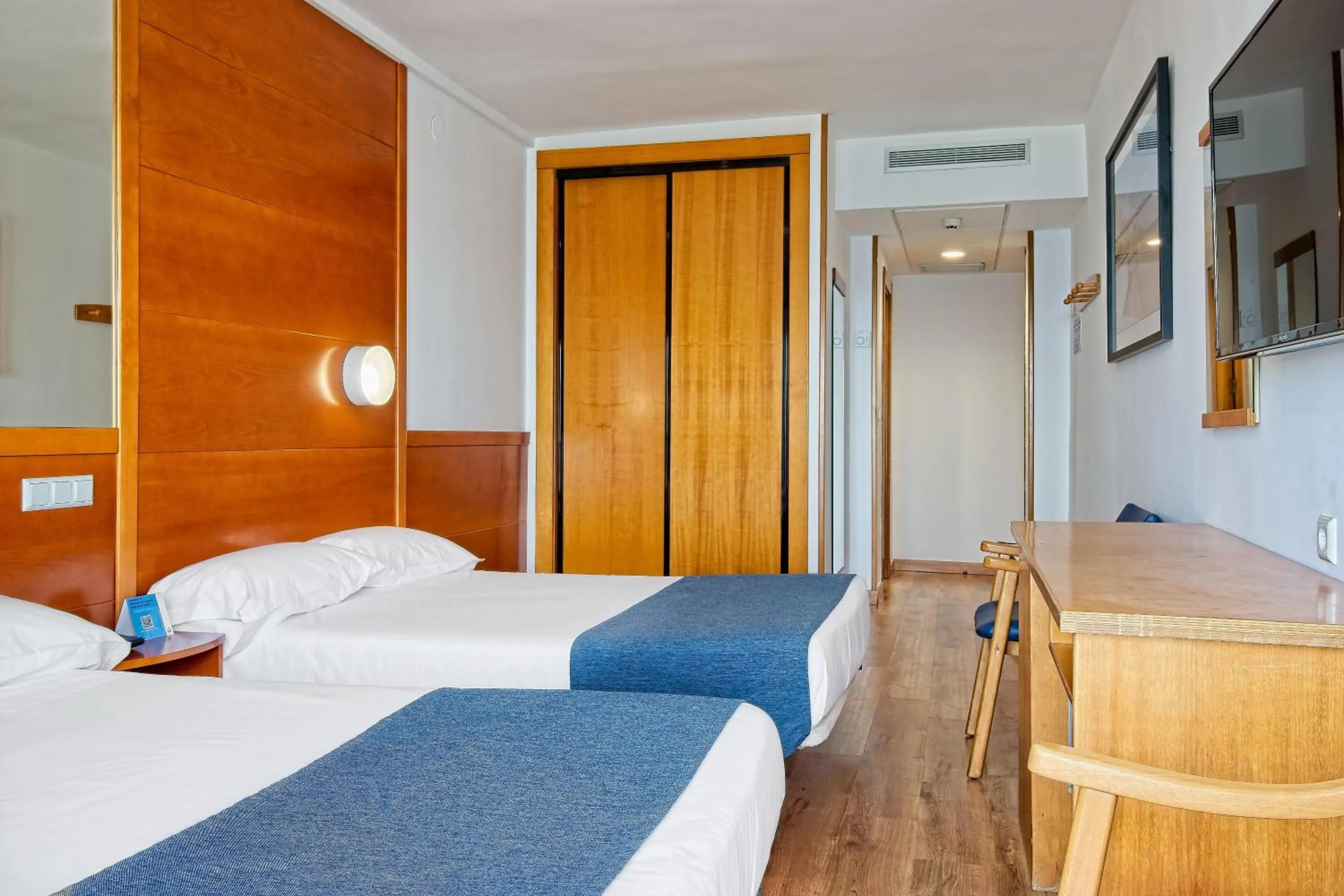 Photo of the whole room, Bed in Hotel Poseidon Playa