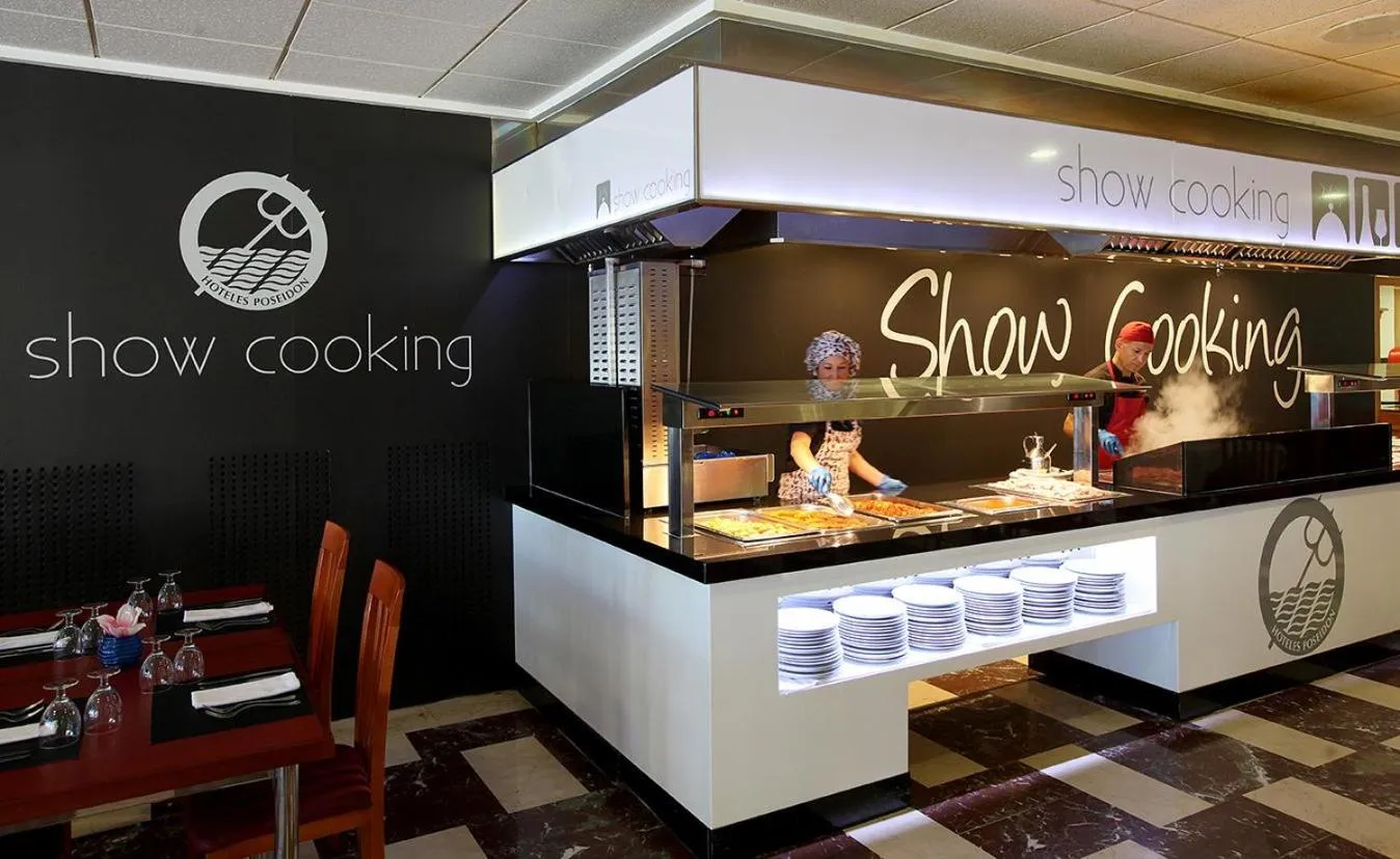 Lounge or bar in Hotel Poseidon Playa