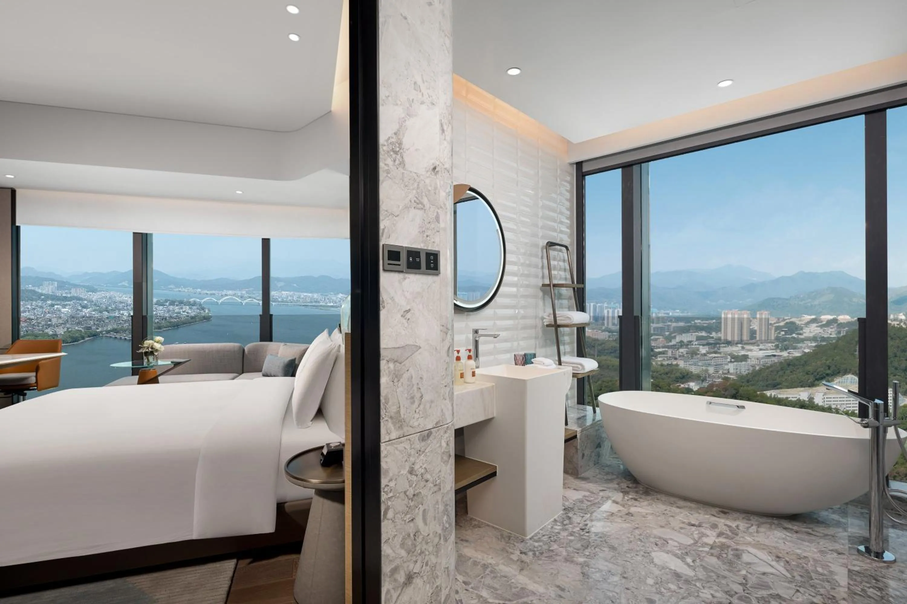 Photo of the whole room, Bed in Crowne Plaza Chaozhou Riverside by IHG