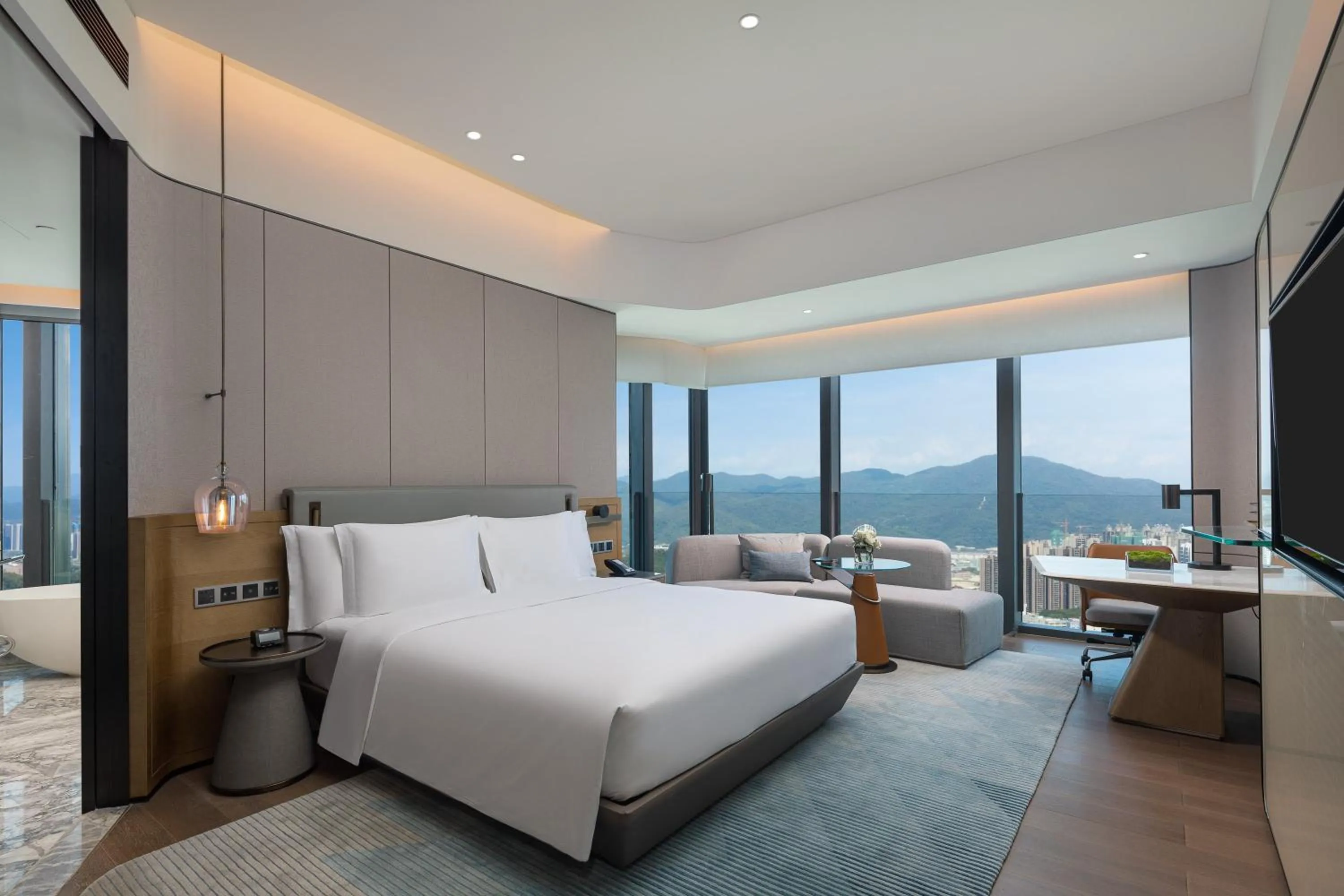 Photo of the whole room, Bed in Crowne Plaza Chaozhou Riverside by IHG