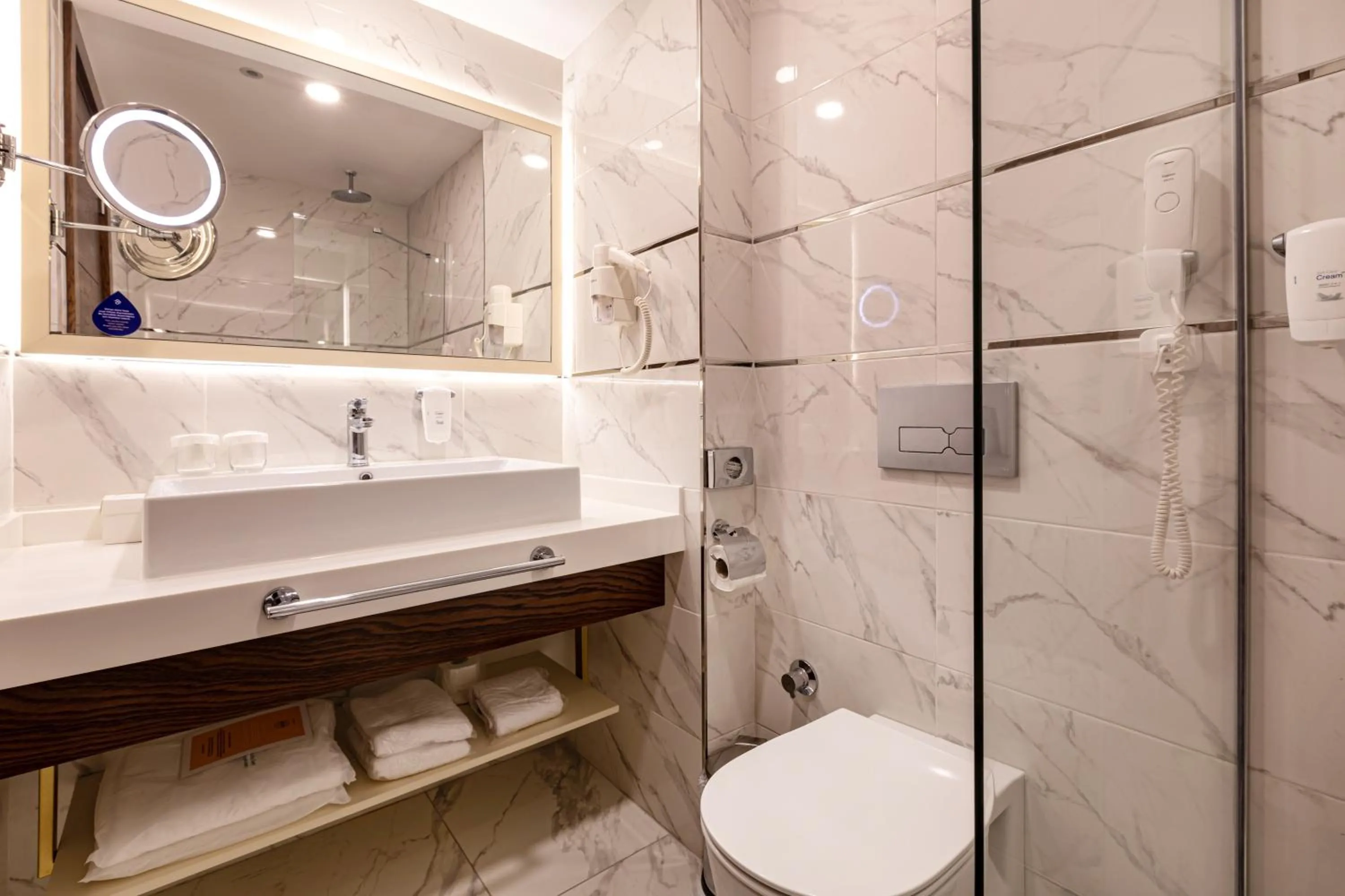 Bathroom in Smart by Dedeman Eskişehir