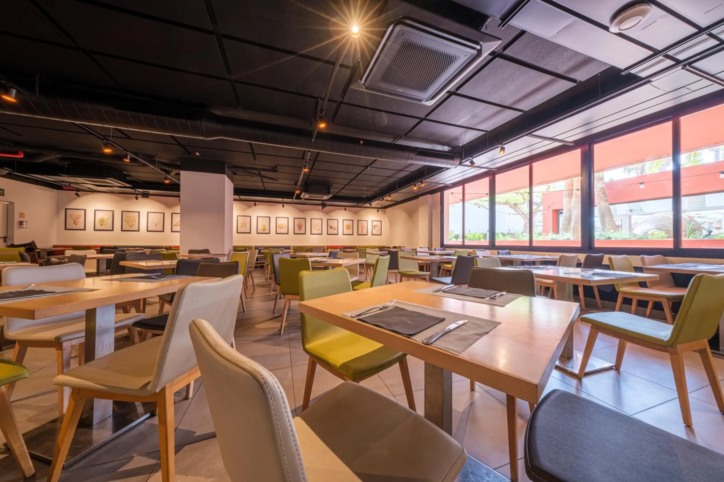 Restaurant/places to eat in Estival Park Almaris