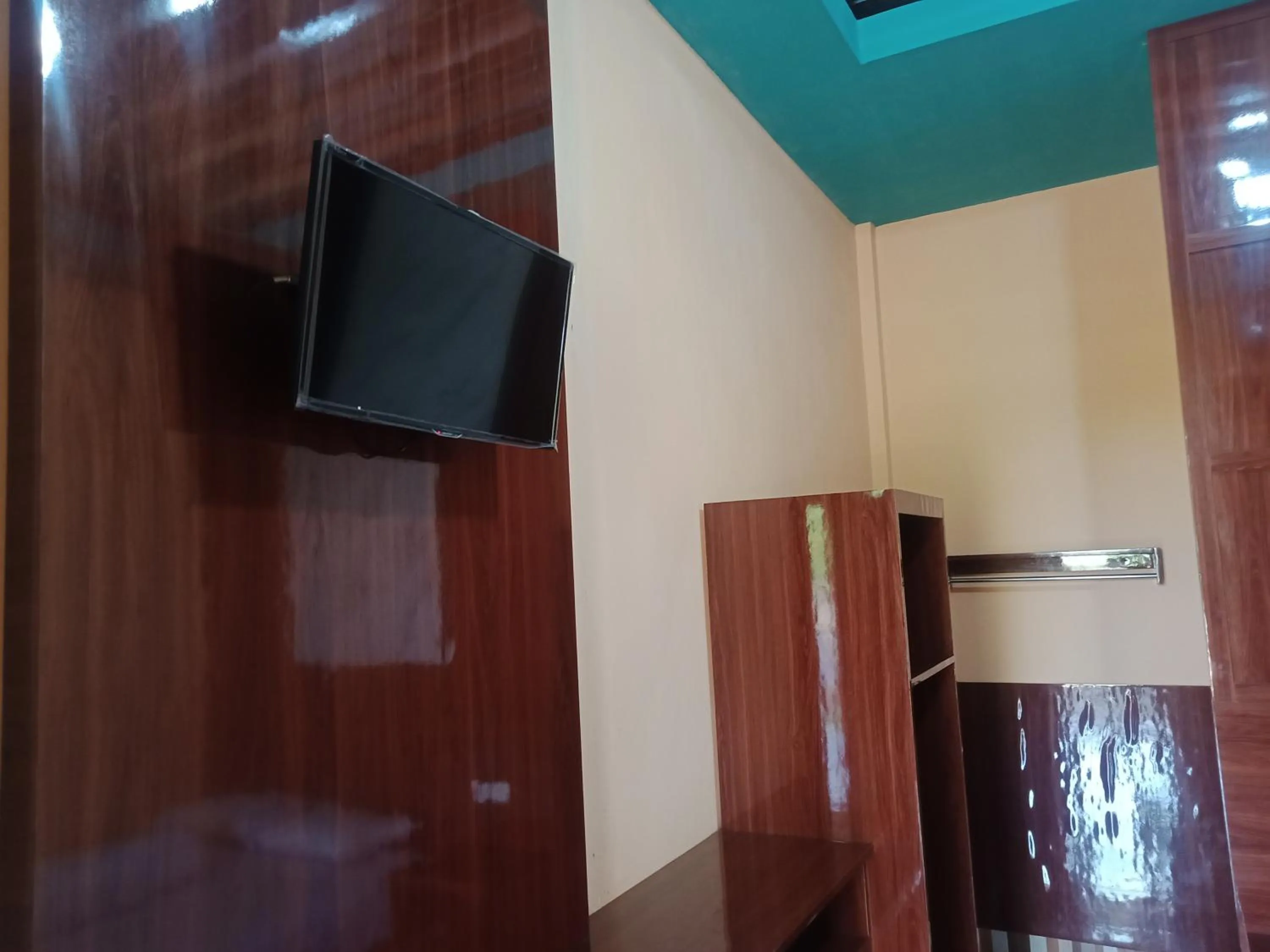 TV and multimedia in An Nur Homestay Bira Beach