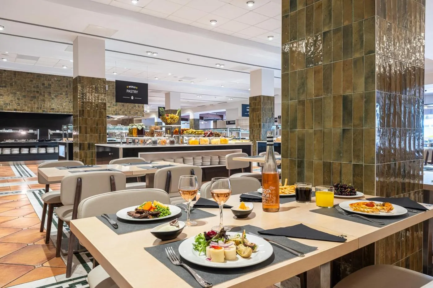 Restaurant/places to eat in Estival Park Marena