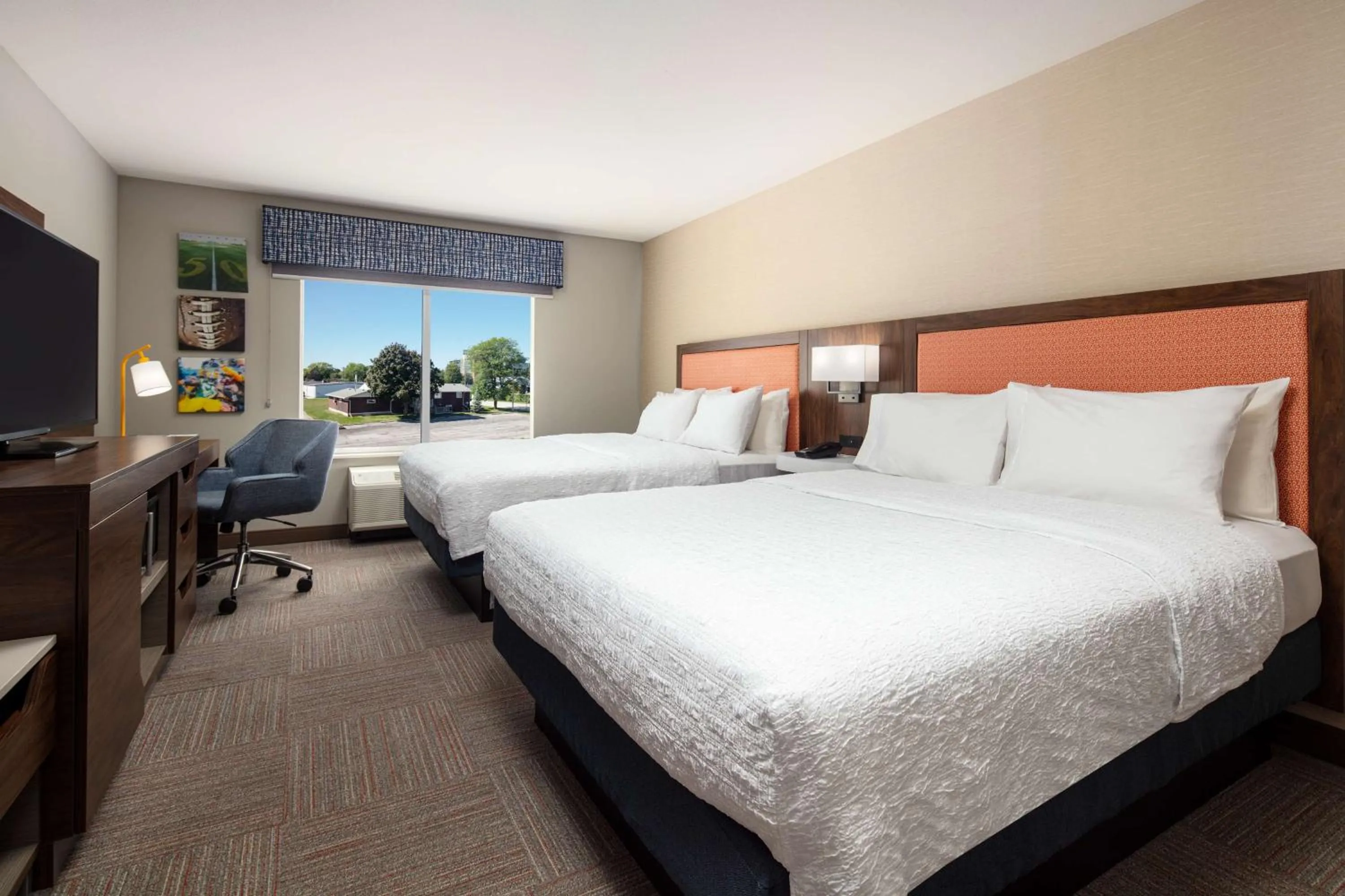 Bed in Hampton Inn Green Bay Stadium, Wi