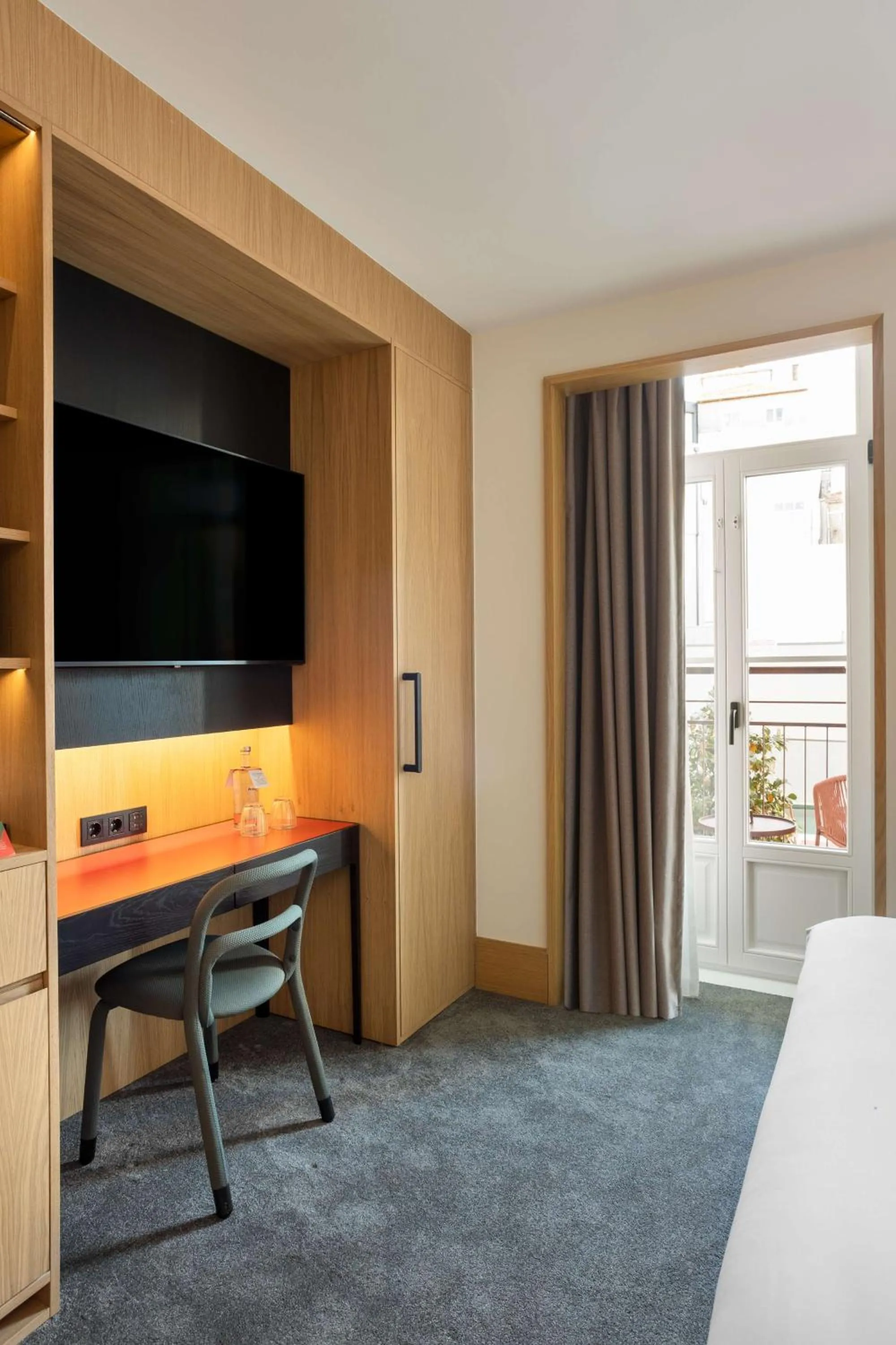 Bed in Arts Hotel Porto, Tapestry Collection By Hilton