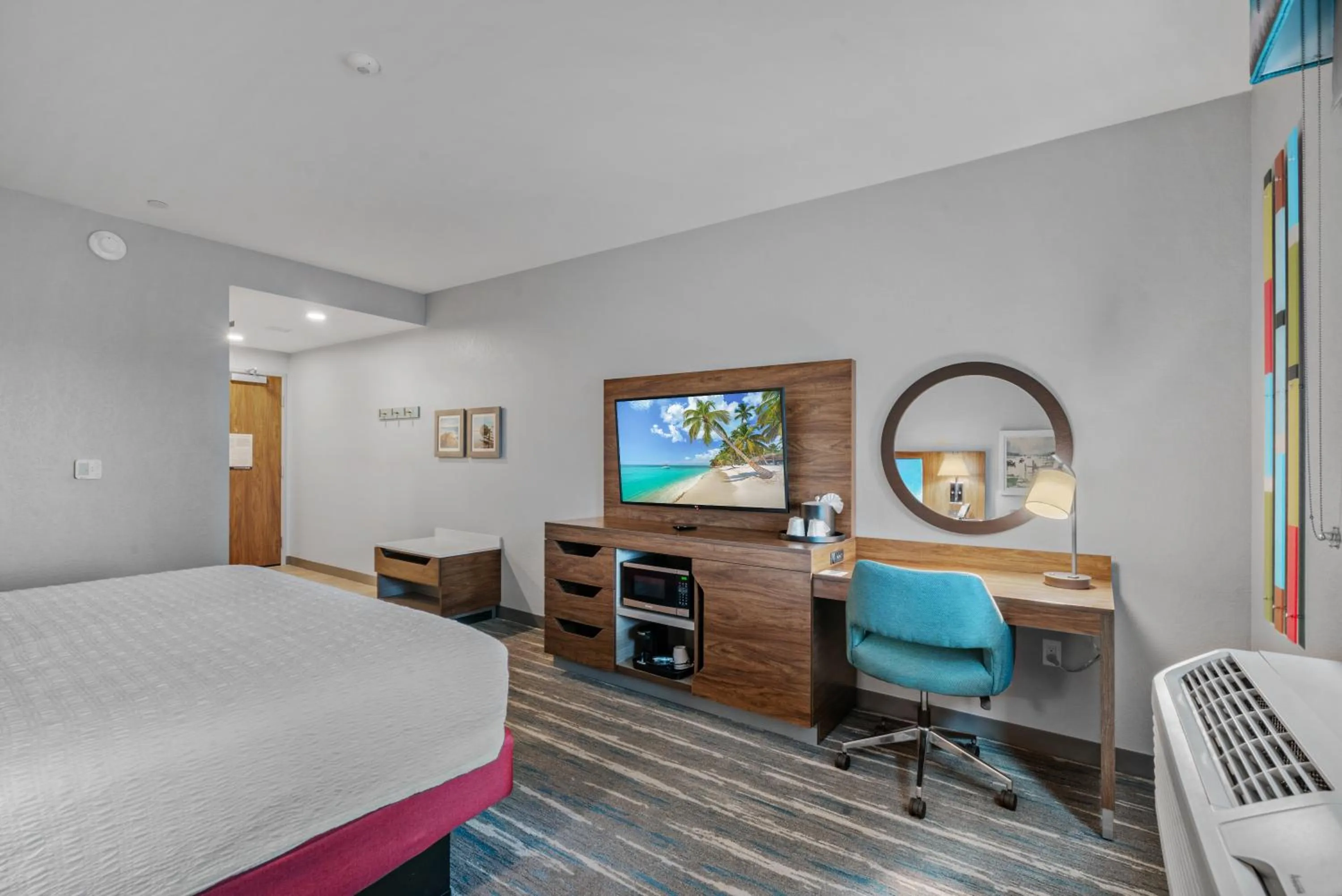 Bedroom, Bed in Hampton Inn Morro Bay