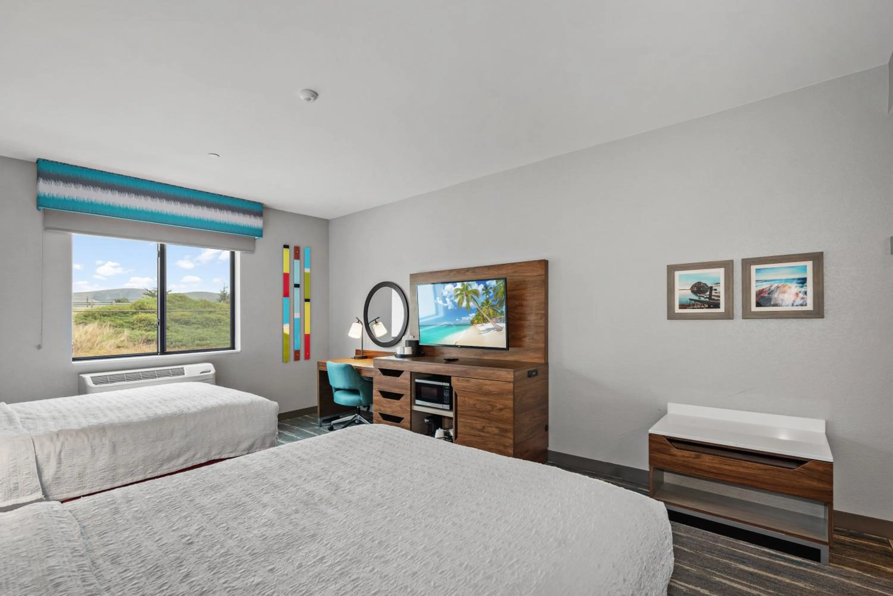 Bedroom, Bed in Hampton Inn Morro Bay