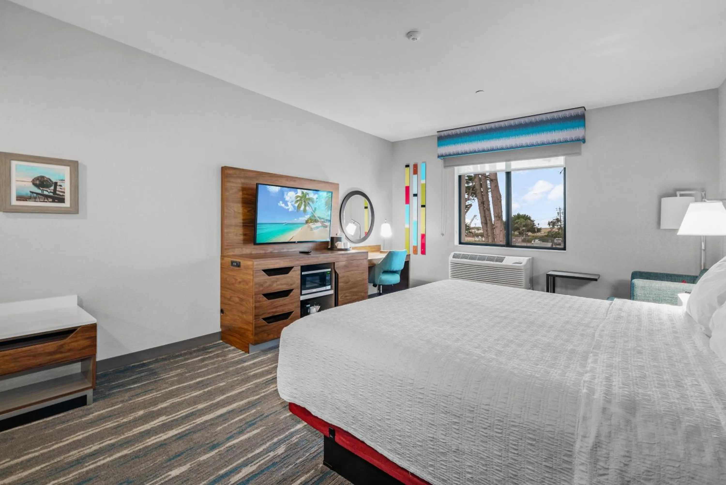 Bedroom, Bed in Hampton Inn Morro Bay