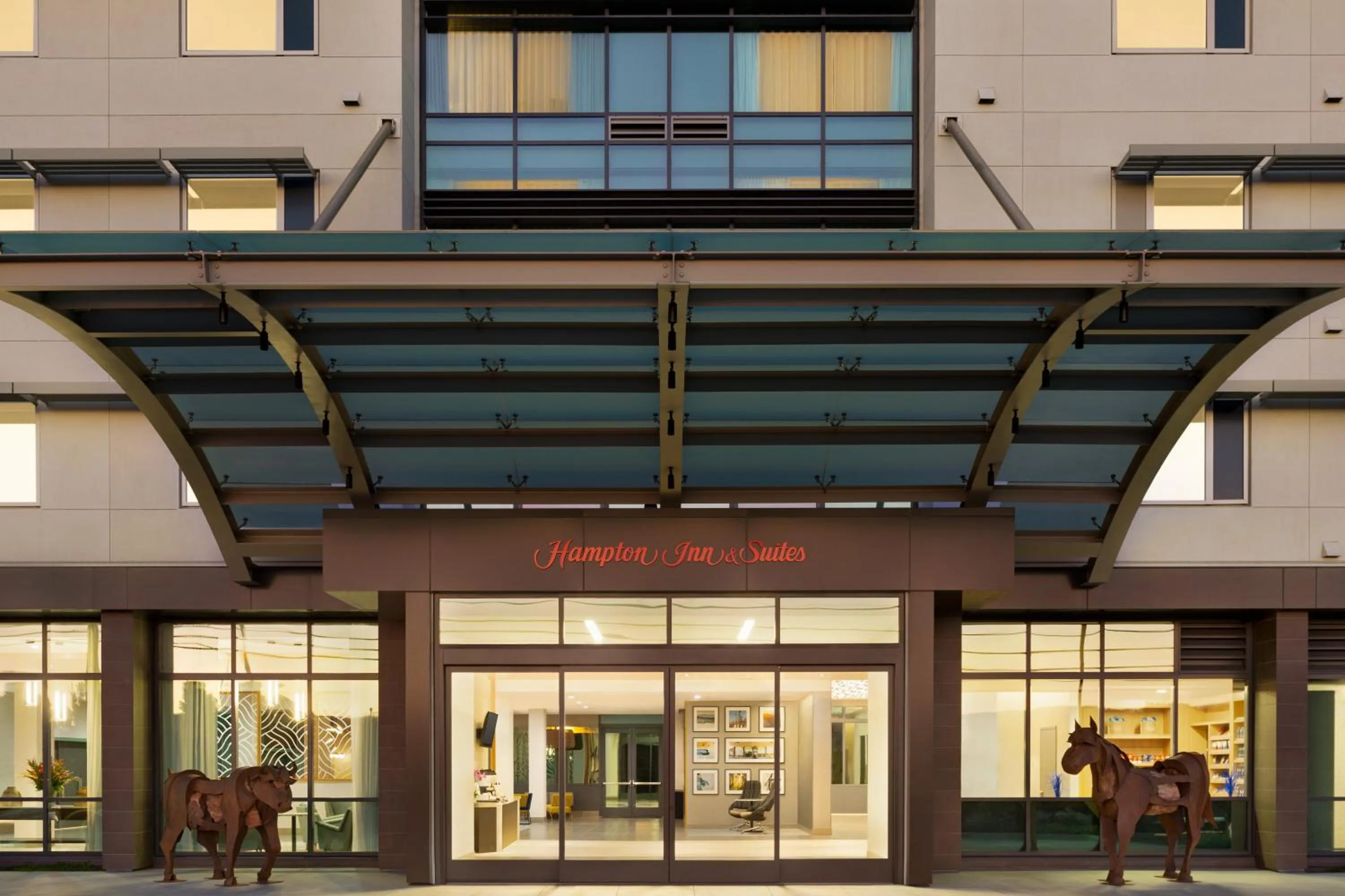 Facade/entrance in Hampton Inn & Suites San Mateo-San Francisco Airport