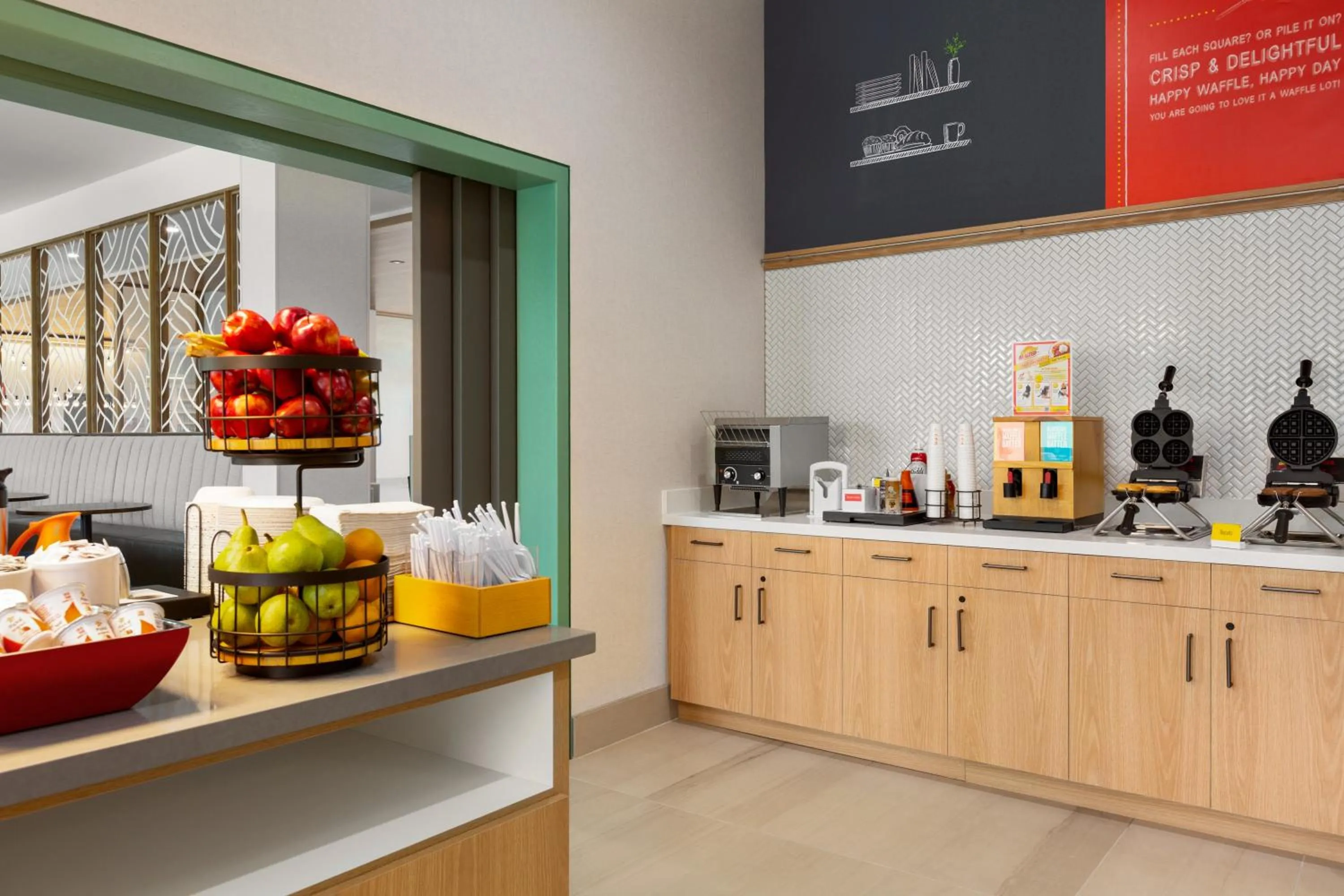 Buffet breakfast in Hampton Inn & Suites San Mateo-San Francisco Airport