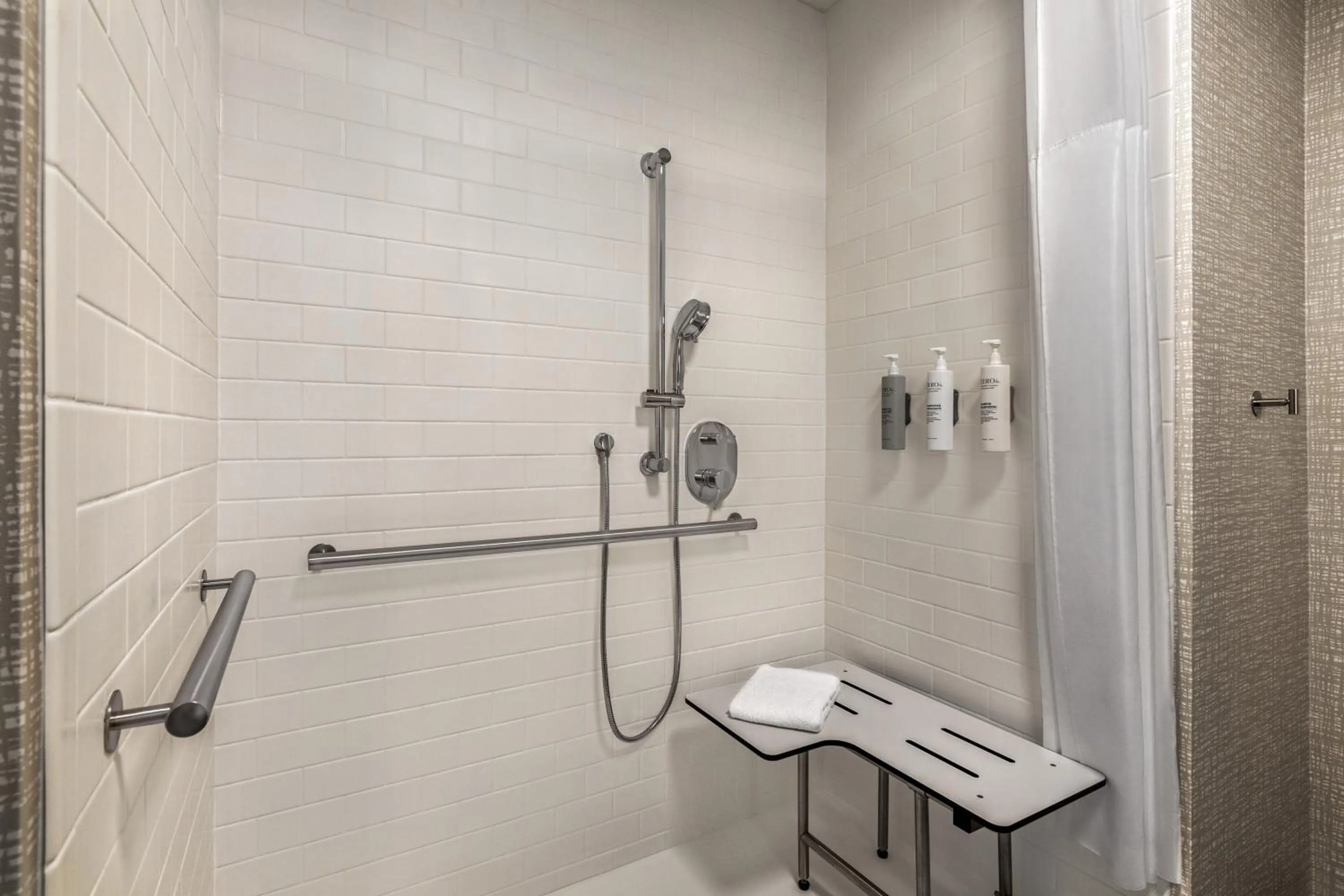 Shower in Hampton Inn & Suites San Mateo-San Francisco Airport