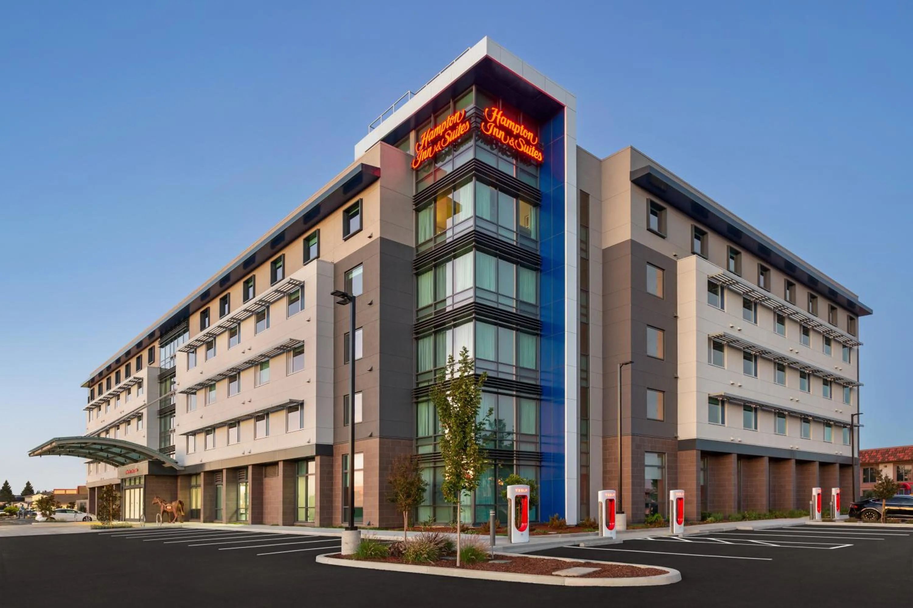 Property building in Hampton Inn & Suites San Mateo-San Francisco Airport