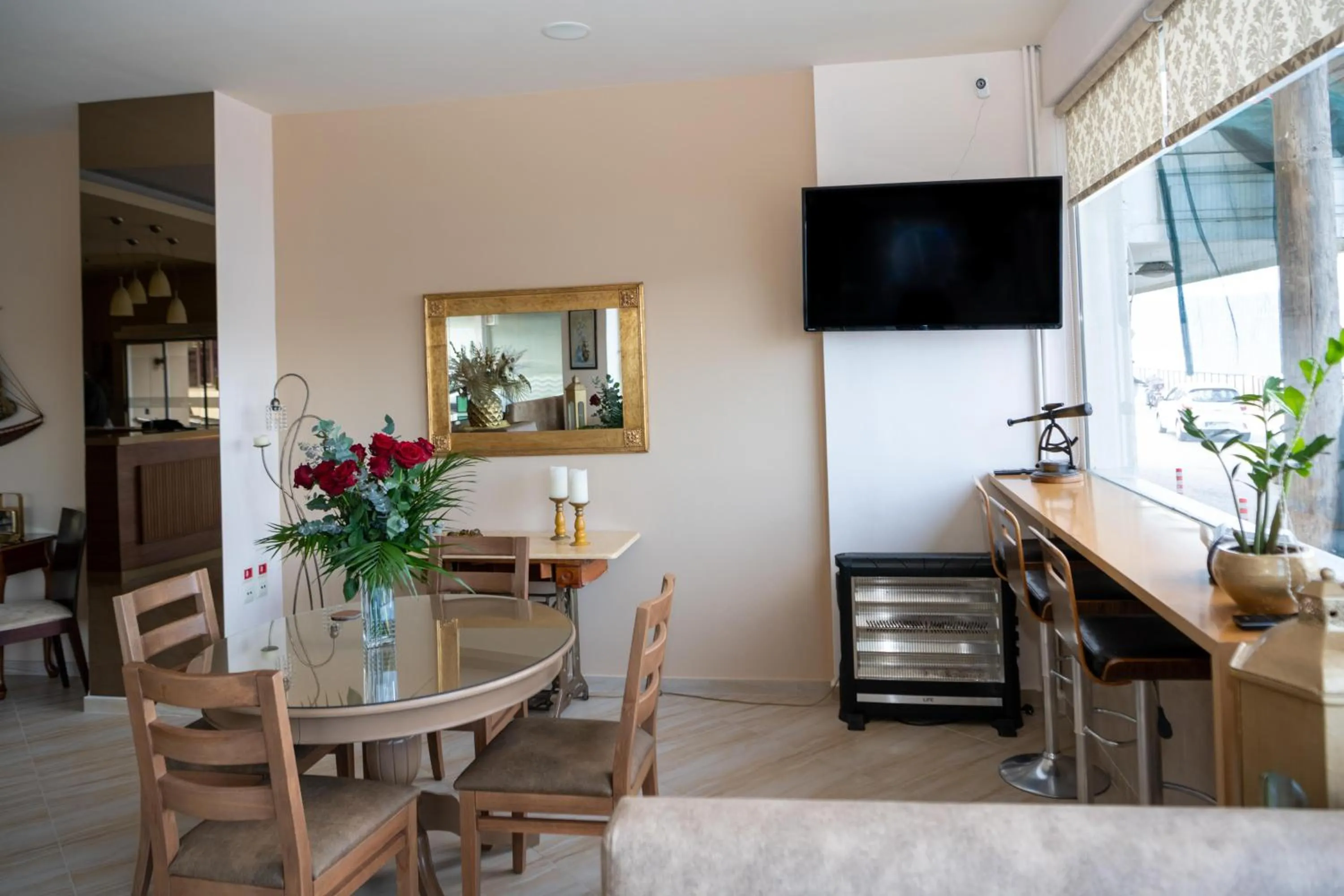 Seating area in Kronos Hotel