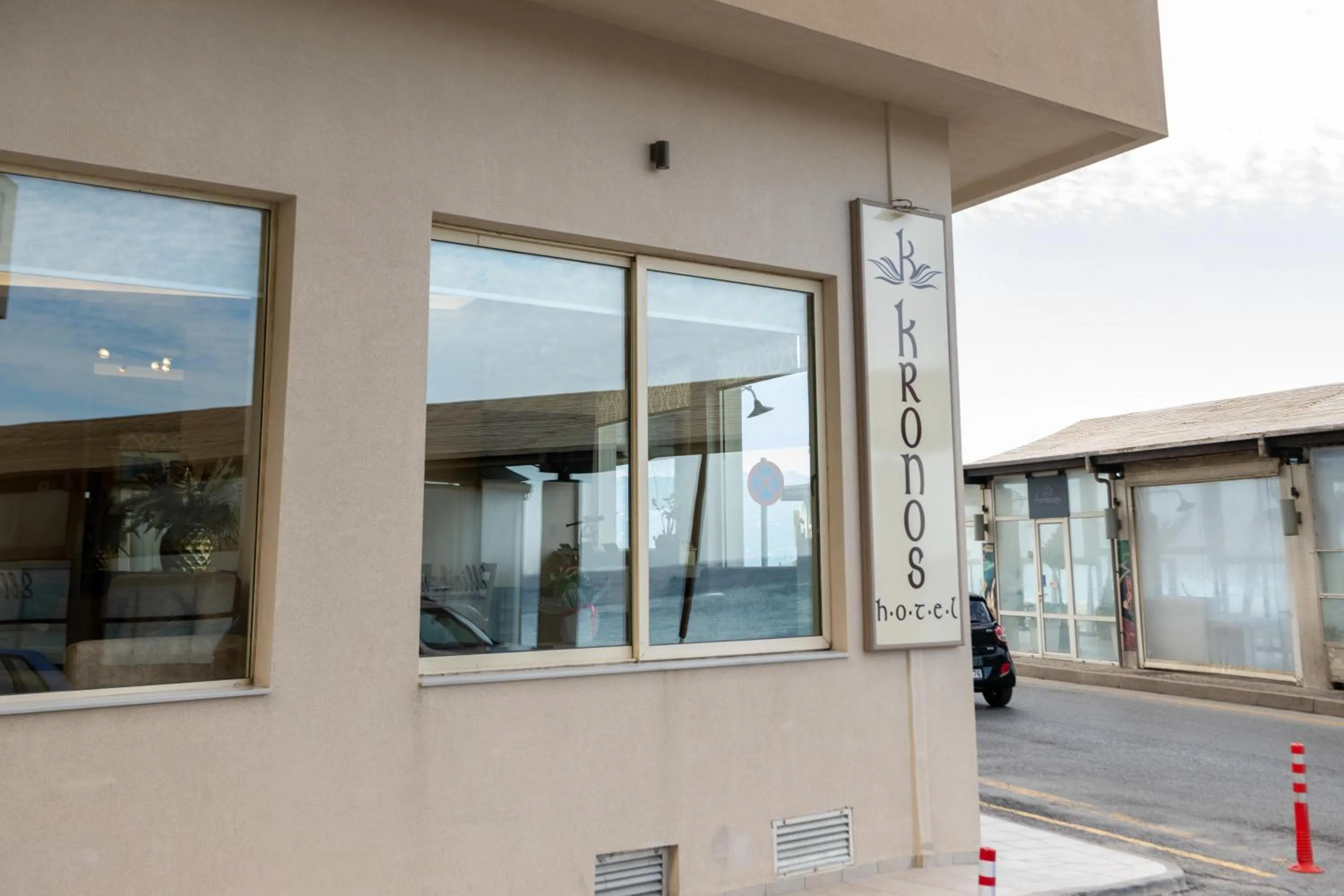 Facade/entrance in Kronos Hotel