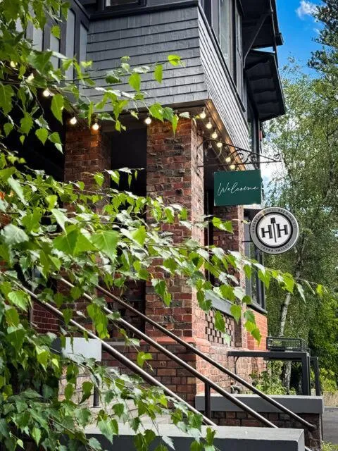 Alpine Hotel, Eat Drink Sleep