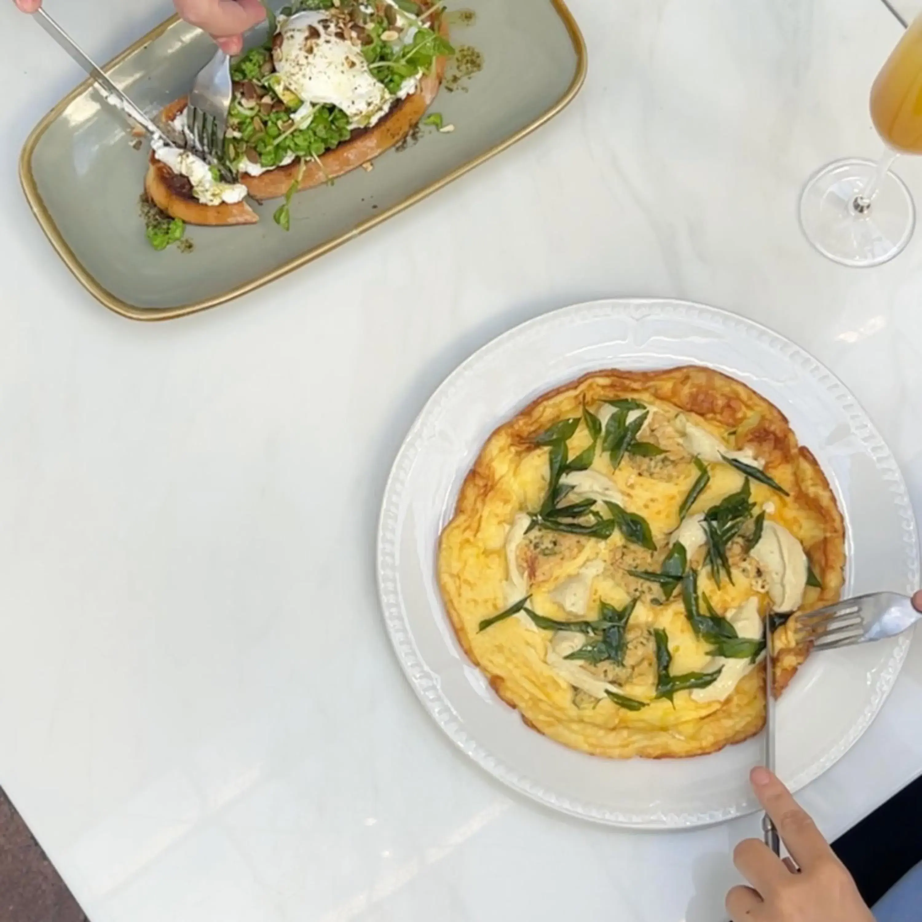 Economy Twin Room in Alpine Hotel, Eat Drink Sleep Economy Twin Room in Alpine Hotel, Eat Drink Sleep